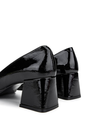  Tamer Tanca Kadın Hakiki Deri Siyah Rugan Topuklu Ayakkabı