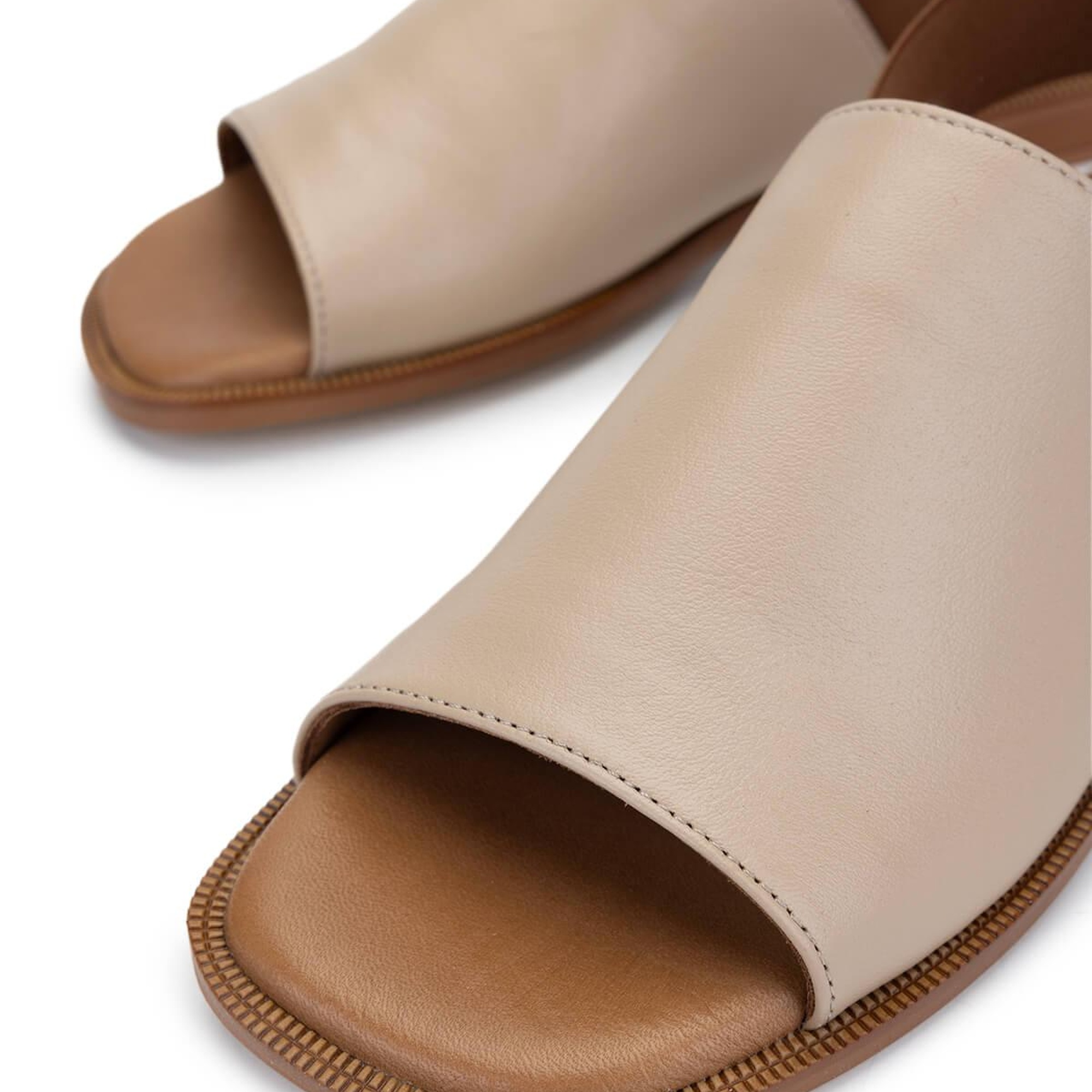 Tamer Tanca Kadın Hakiki Deri Bej Düz Sandalet