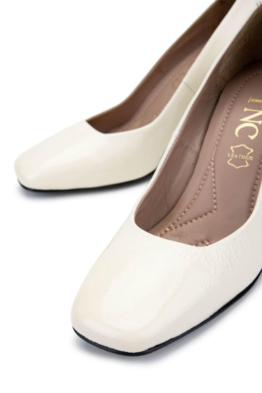  Tamer Tanca Kadın Hakiki Deri Bej Topuklu Ayakkabı