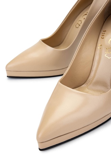  Tamer Tanca Kadın Hakiki Deri Bej Topuklu Ayakkabı