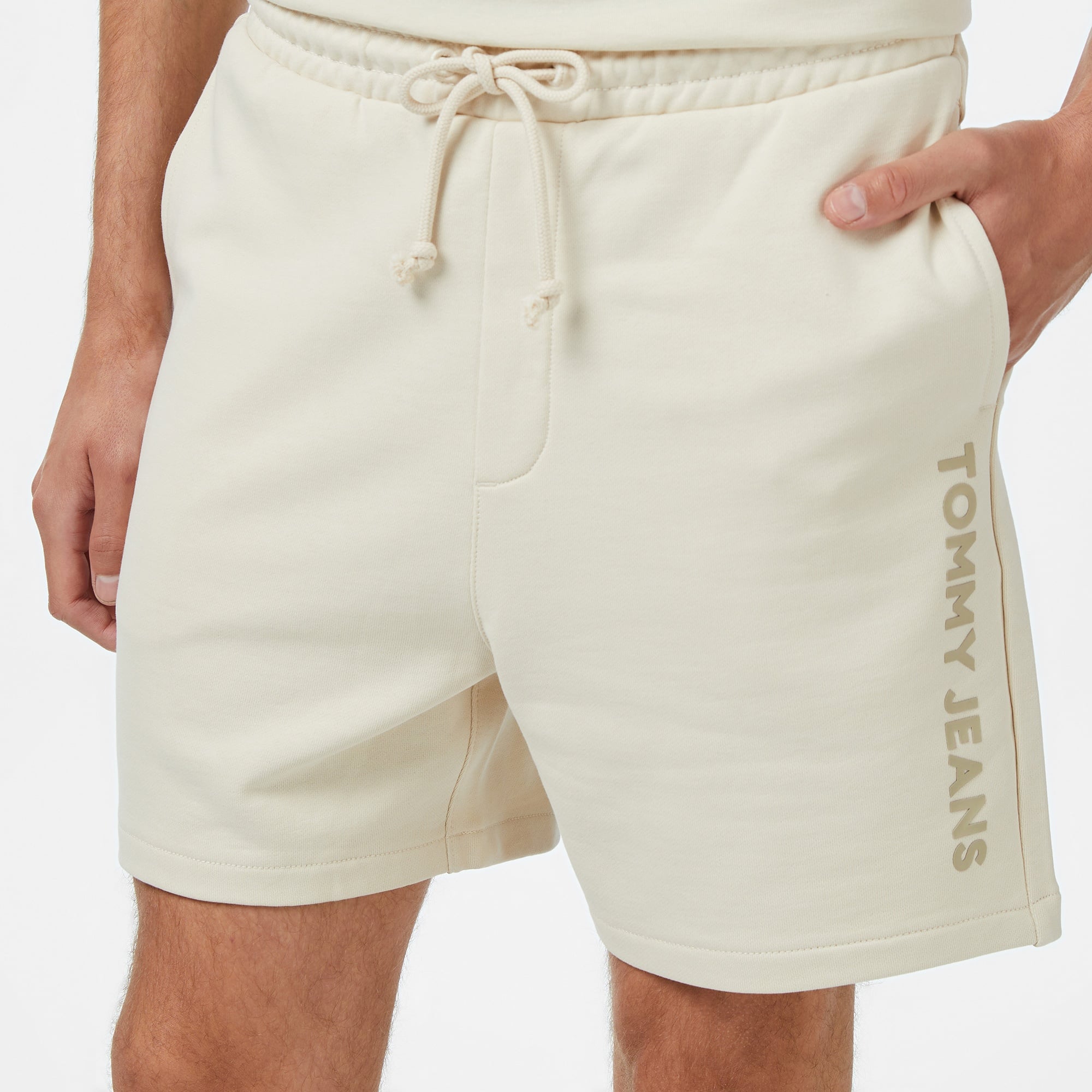 Tommy Jeans Stack Logo Erkek Bej Şort
