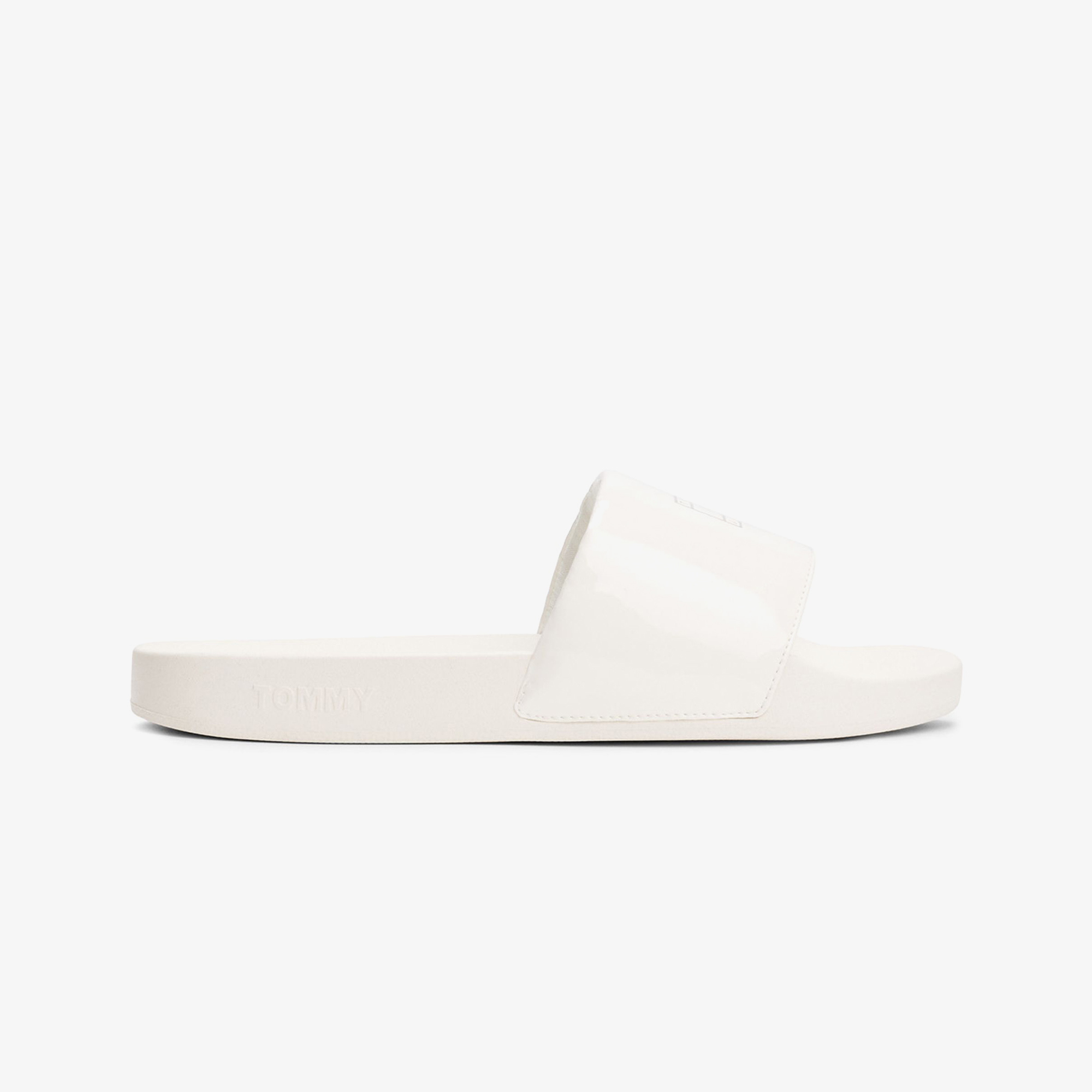  Tommy Jeans Flag Kadın Beyaz Terlik