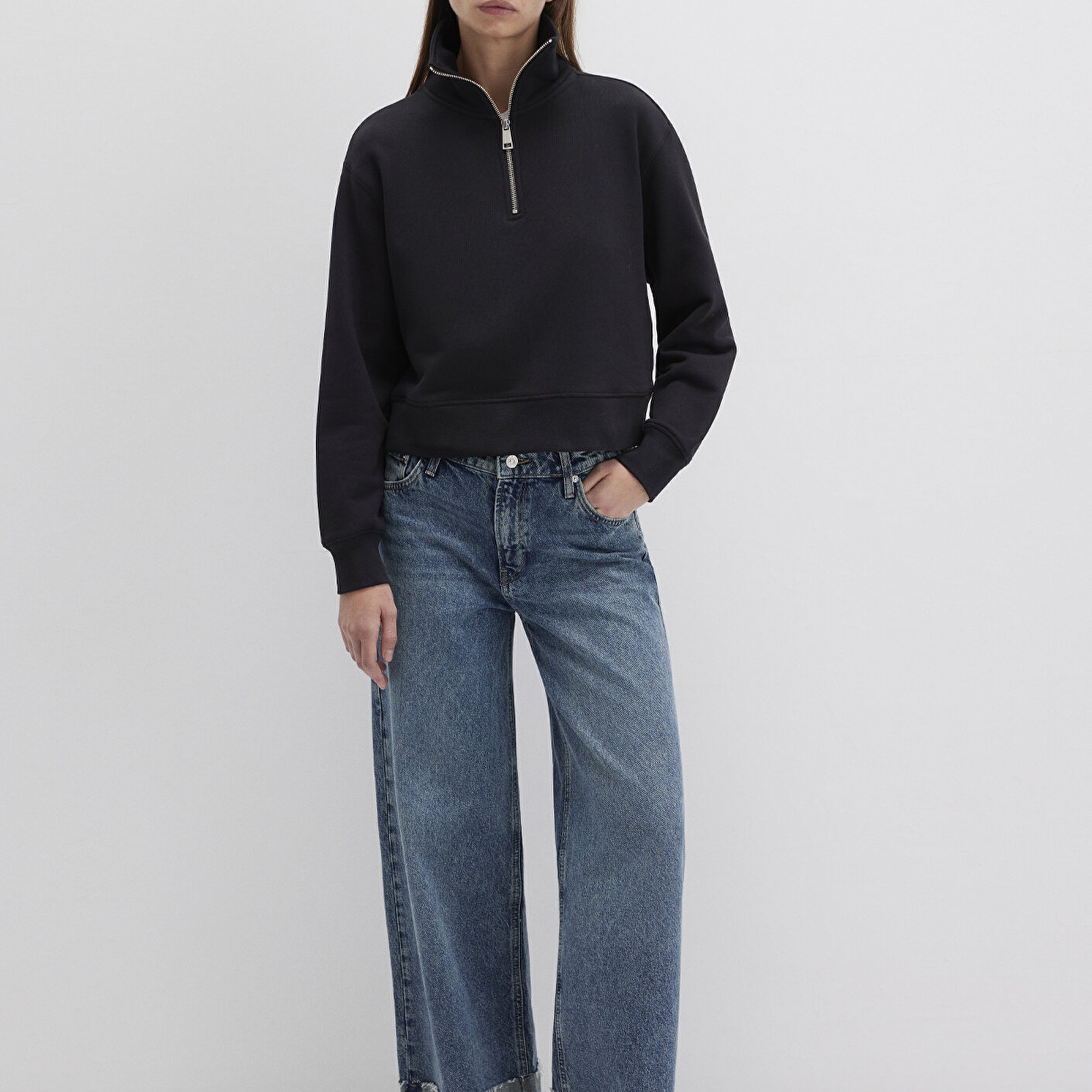 Mavi Yarı Fermuarlı Siyah Sweatshirt 1S10391-900