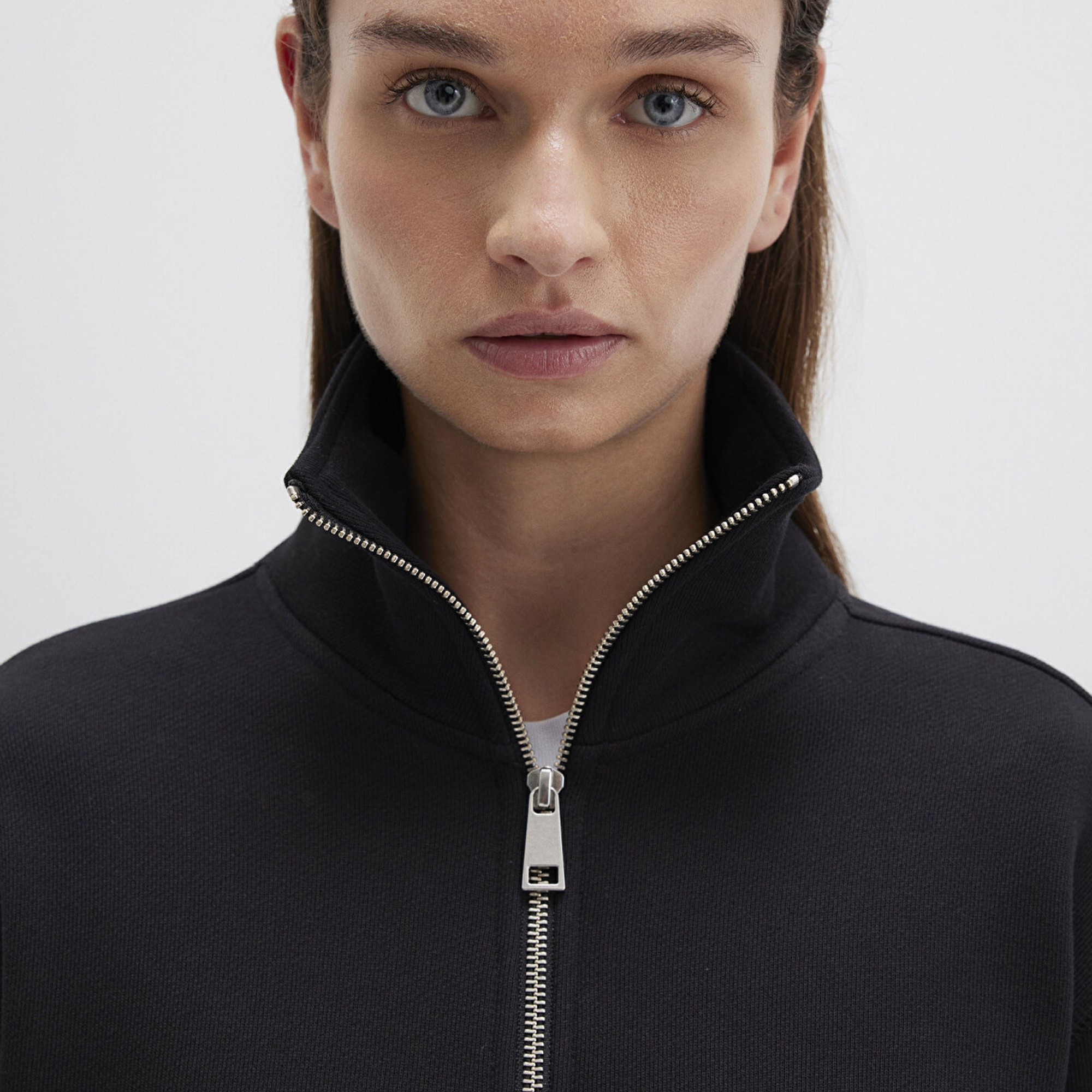 Mavi Yarı Fermuarlı Siyah Sweatshirt 1S10391-900