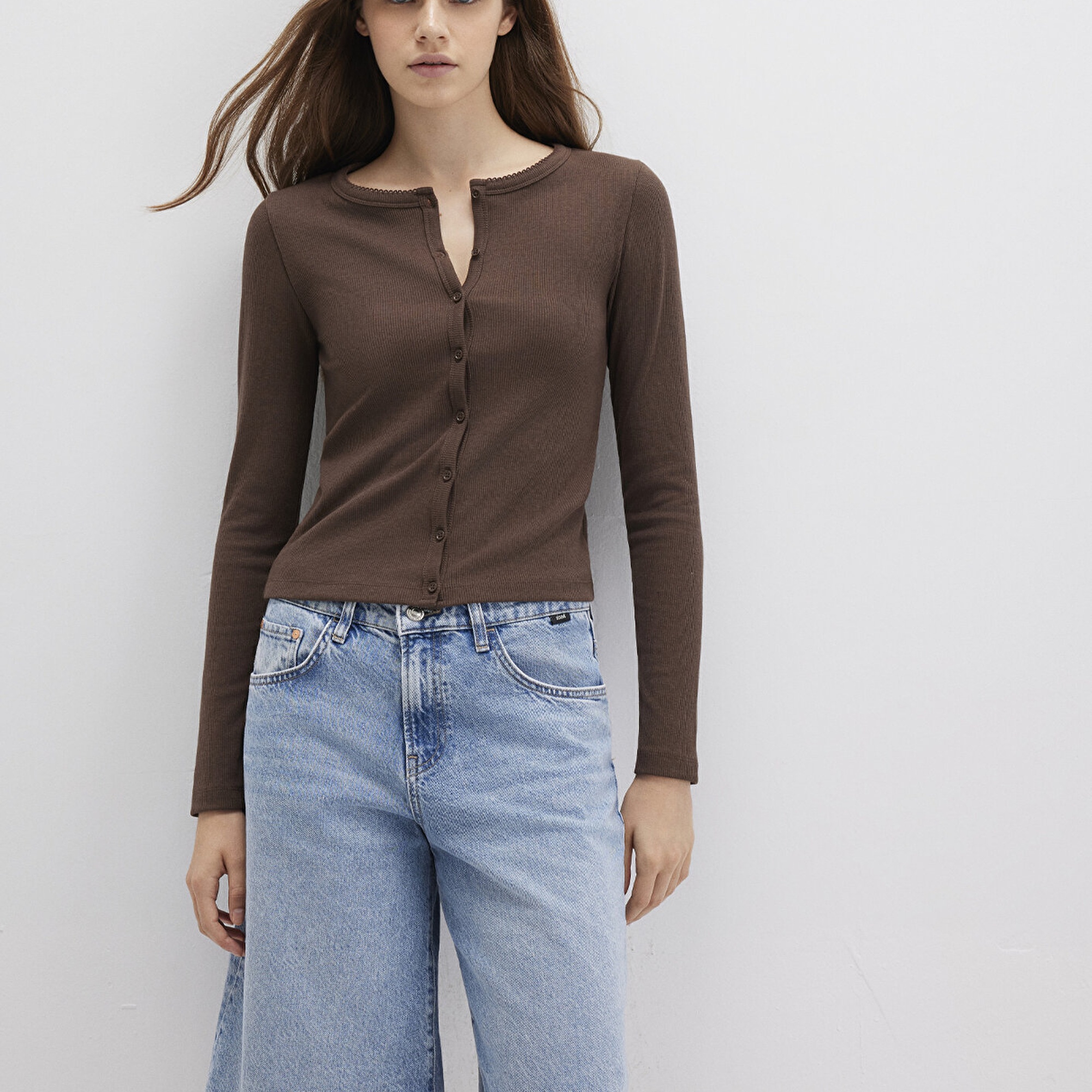 Mavi Düğme Detaylı Kahverengi Uzun Kollu Tişört Fitted / Vücuda Oturan Kesim 1613330-88067