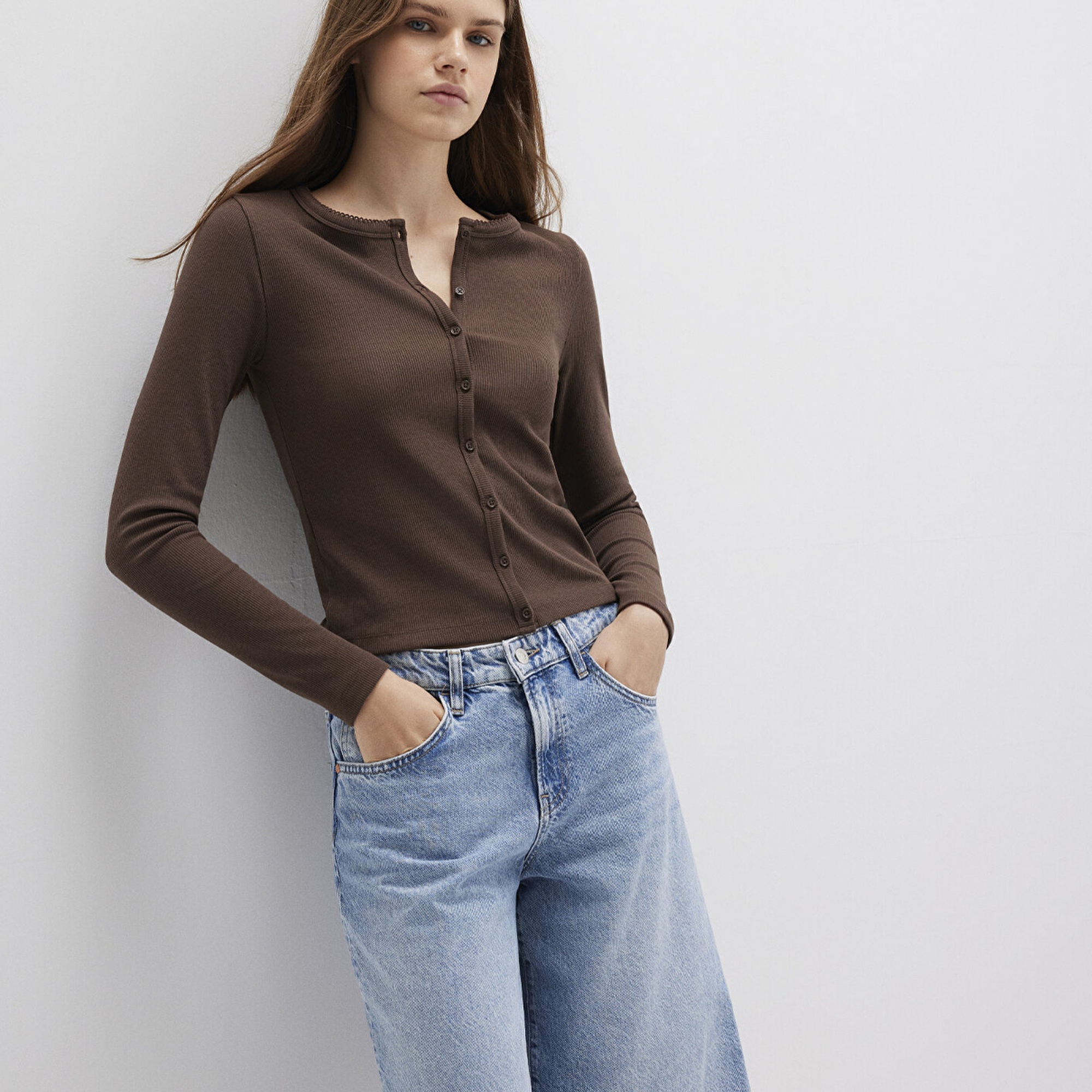 Mavi Düğme Detaylı Kahverengi Uzun Kollu Tişört Fitted / Vücuda Oturan Kesim 1613330-88067