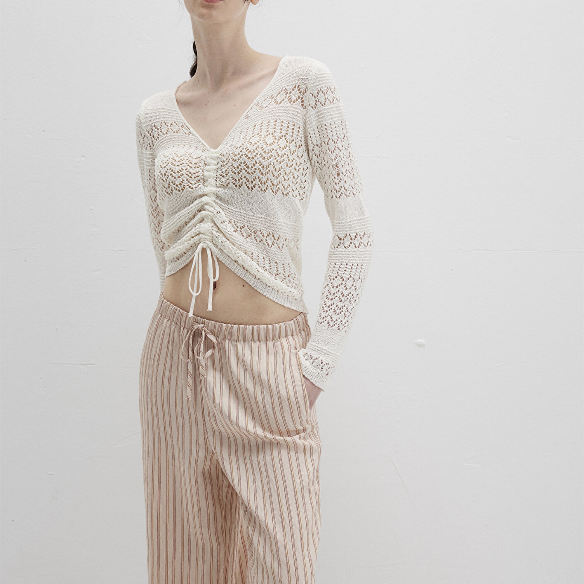 Mavi Bağcıklı Ekru Triko Top 1710758-70057