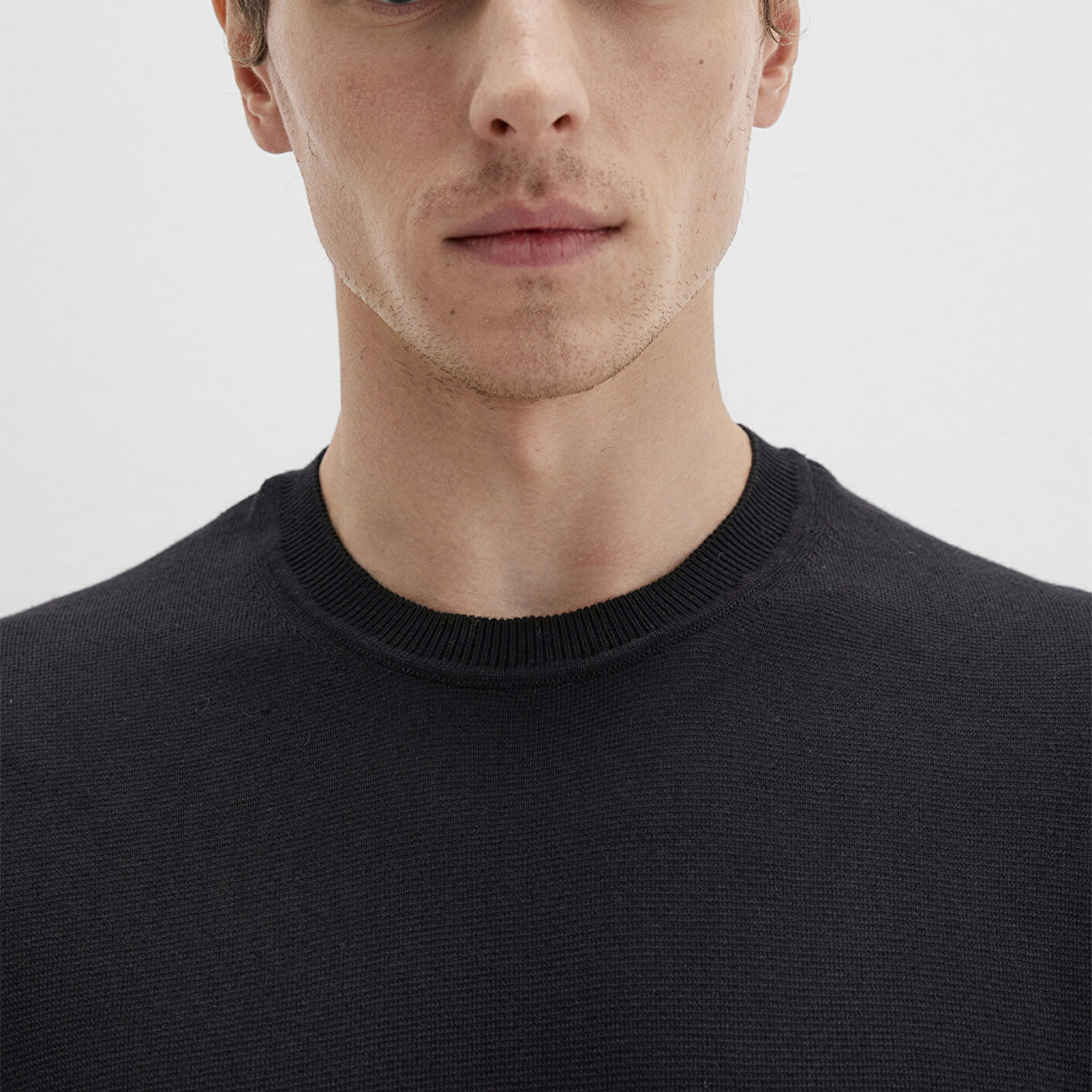 Mavi Kısa Kollu Siyah Triko Tişört Regular Fit / Normal Kesim 0710312-900