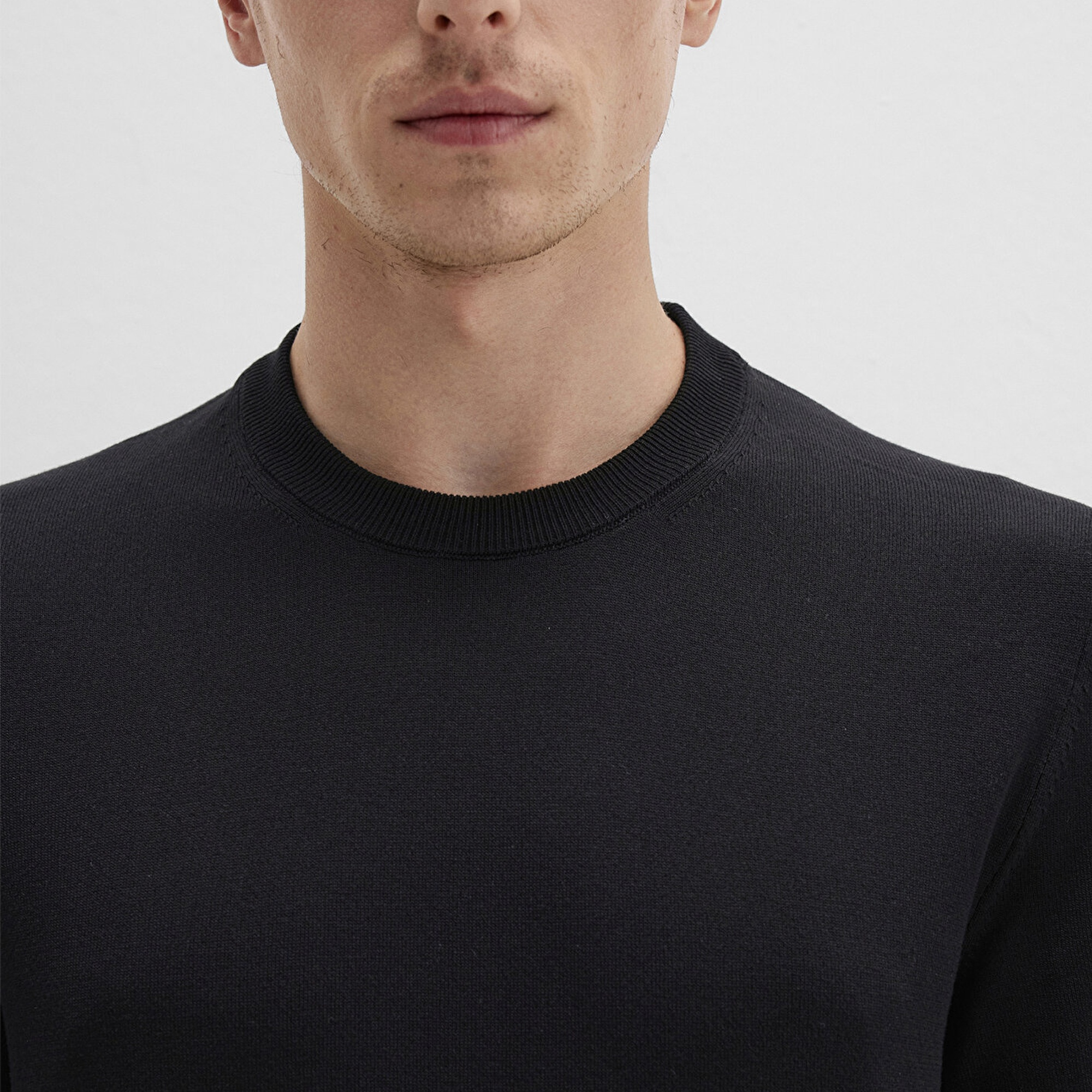 Mavi Kısa Kollu Siyah Triko Fitted / Vücuda Oturan Kesim 0710250-900