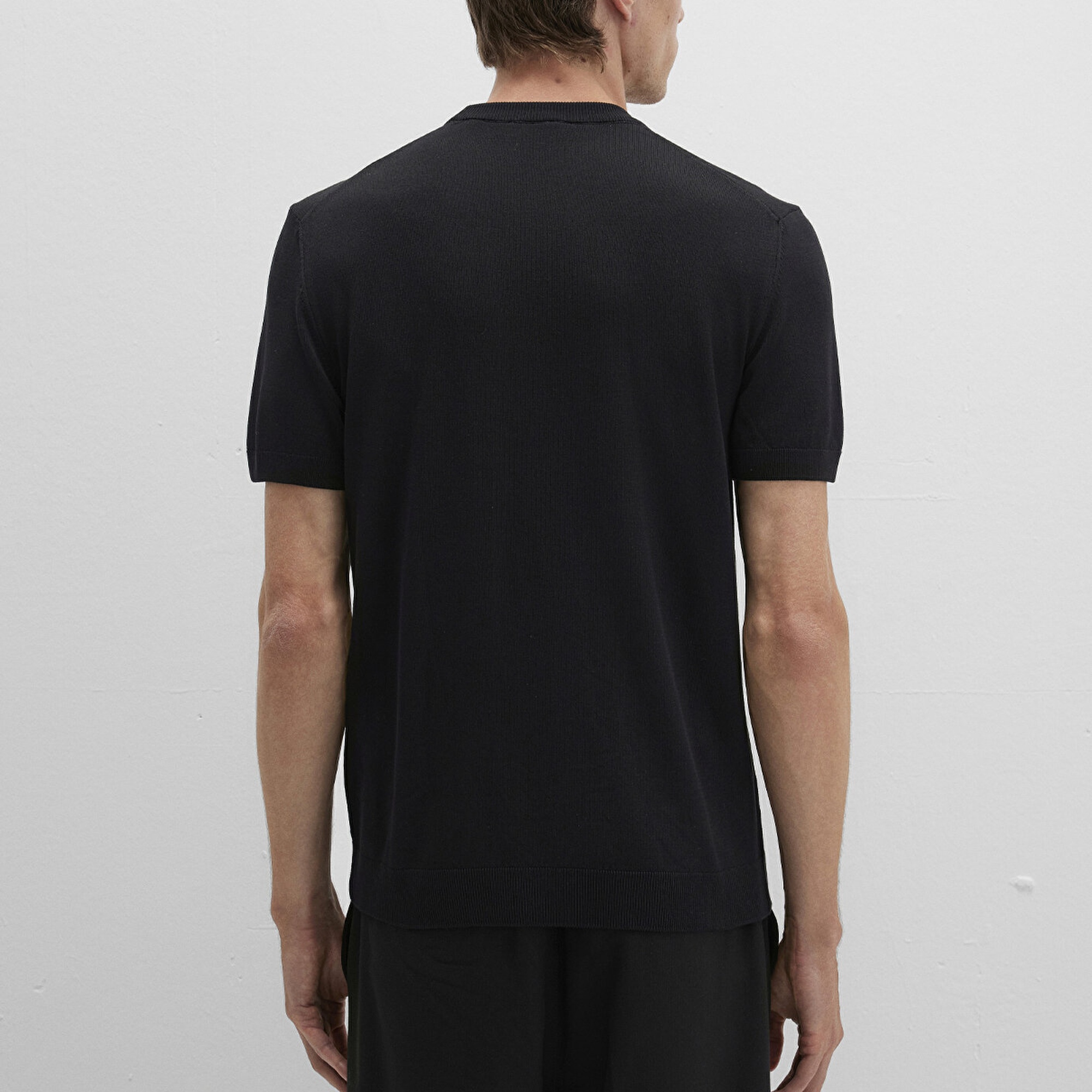 Mavi Kısa Kollu Siyah Triko Fitted / Vücuda Oturan Kesim 0710250-900