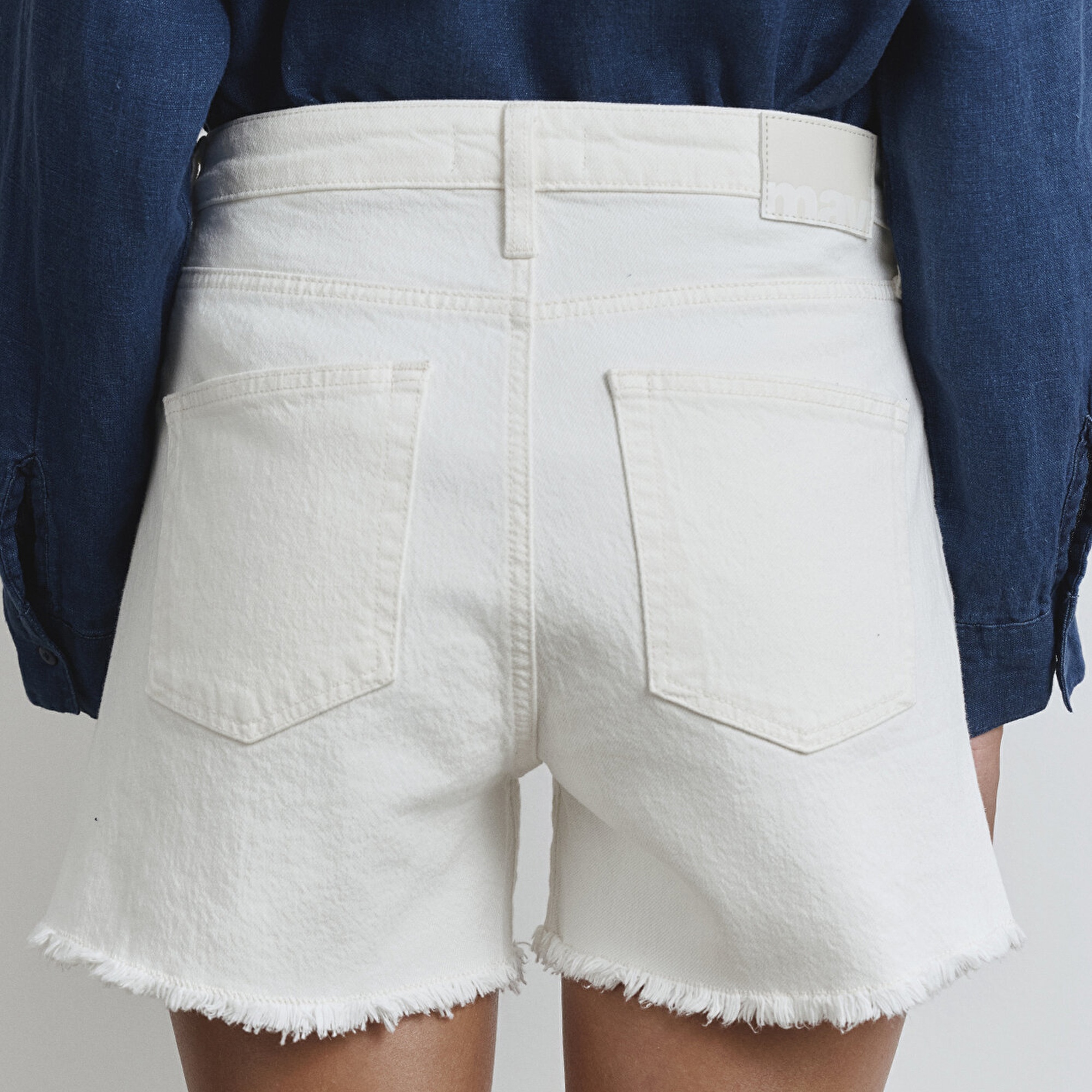 Mavi Heidi 90lar Kırık Beyaz Jean Şort 1410057-90426