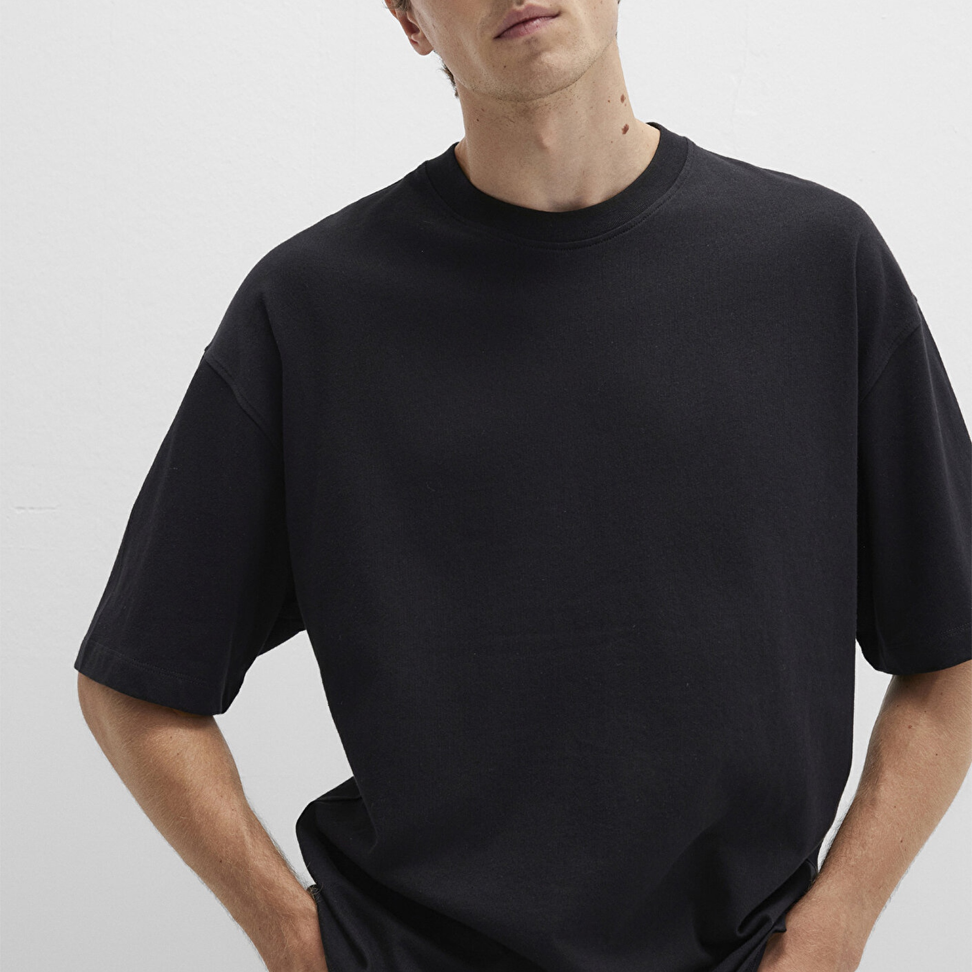 Mavi Bisiklet Yaka Siyah Basic Tişört Oversize / Geniş Kesim 0613113-900