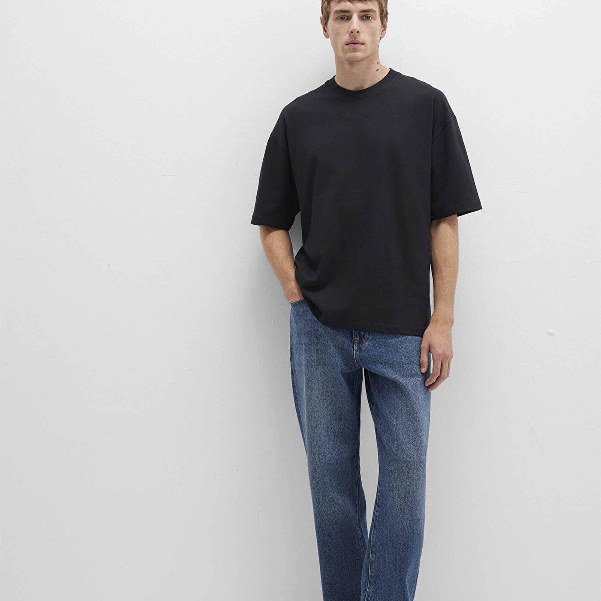 Mavi Bisiklet Yaka Siyah Basic Tişört Oversize / Geniş Kesim 0613113-900