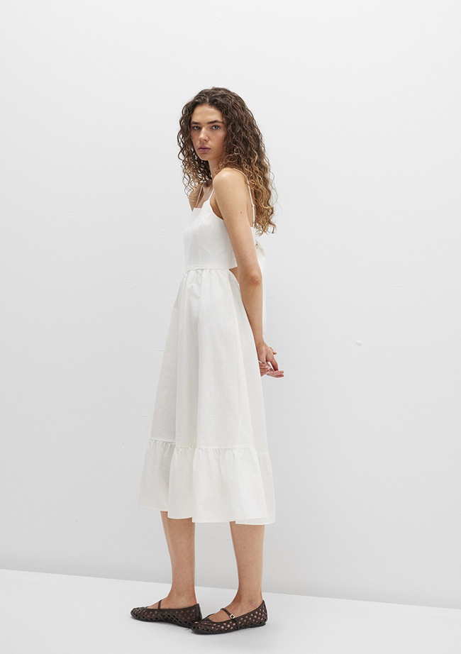  Mavi Sırt Detaylı Beyaz Elbise 1310804-70057