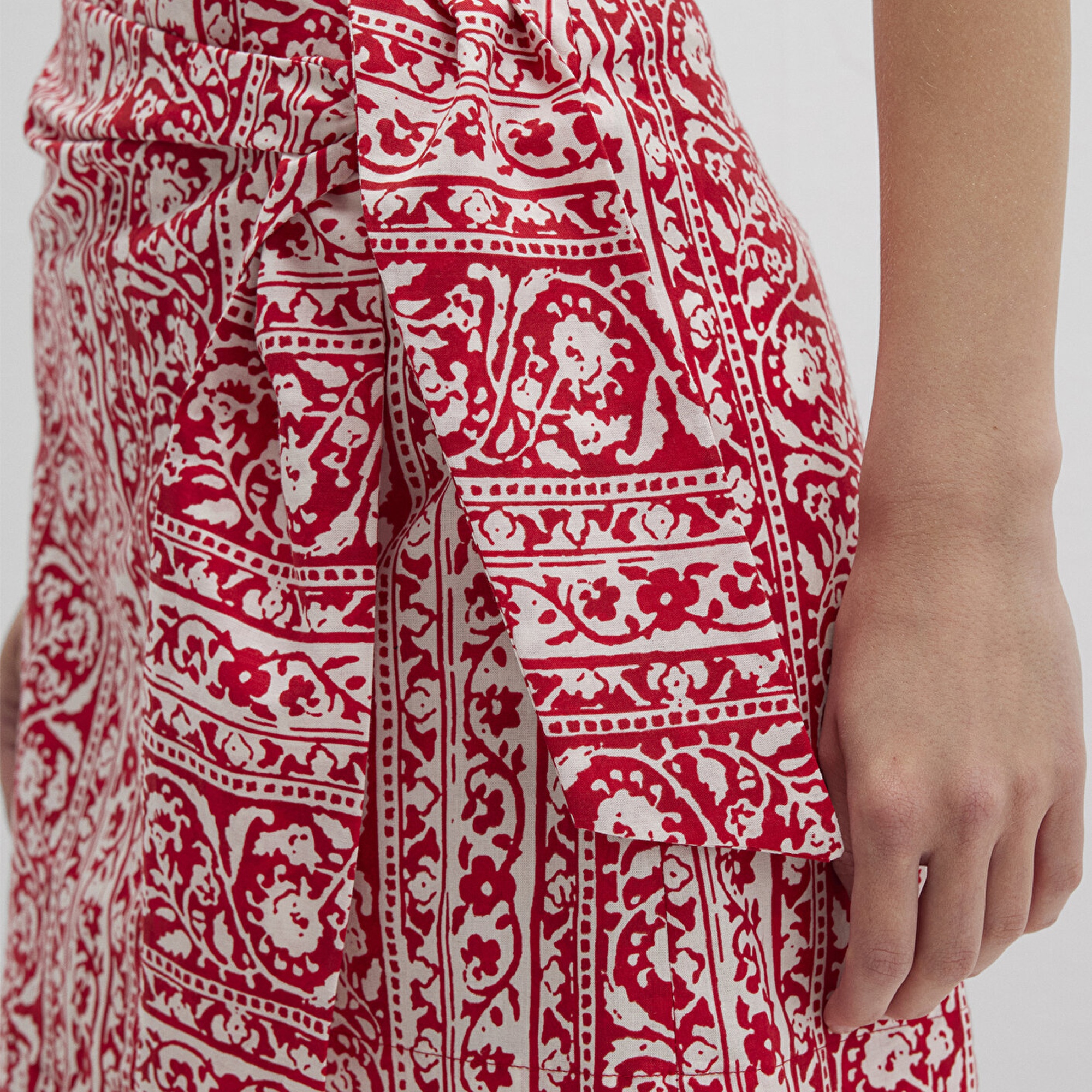 Mavi Bağlama Detaylı Baskılı Kırmızı Mini Etek 1310767-91091