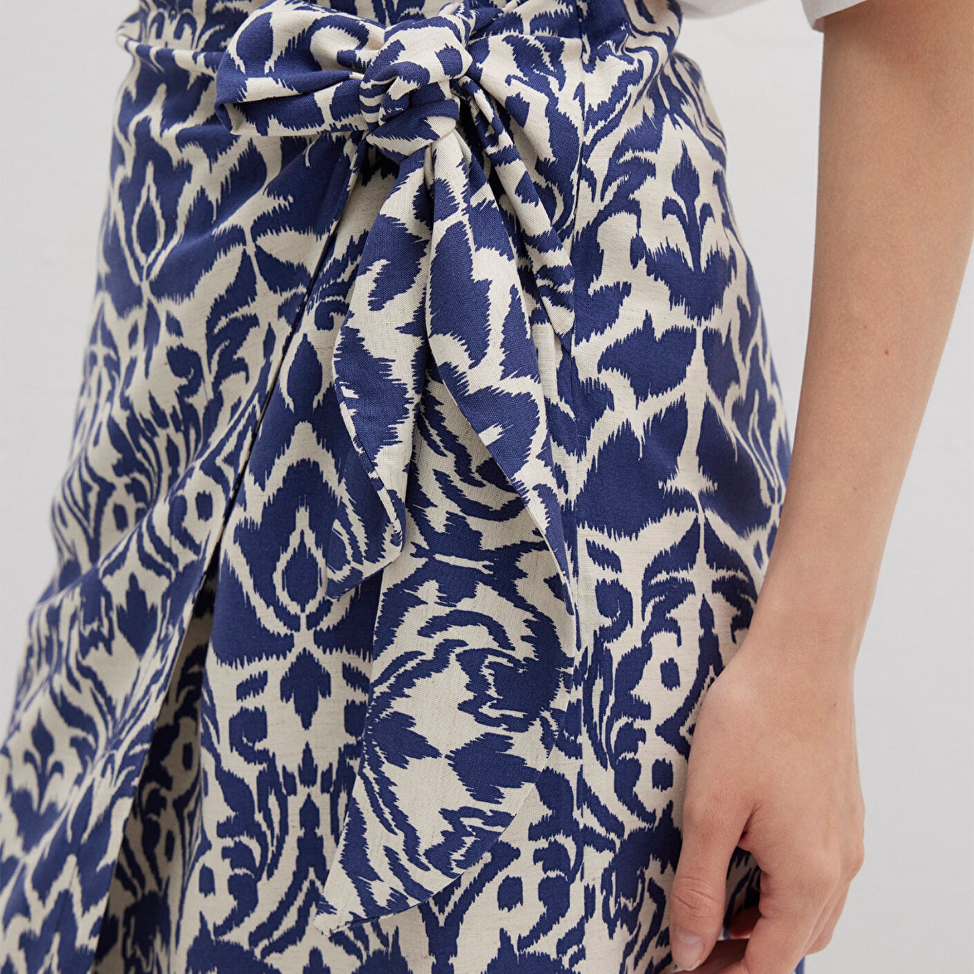 Mavi Bağlama Detaylı Baskılı Lacivert Etek 1310765-91089