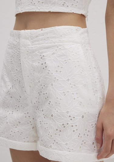  Mavi Fisto İşlemeli Beyaz Şort 1410236-70057