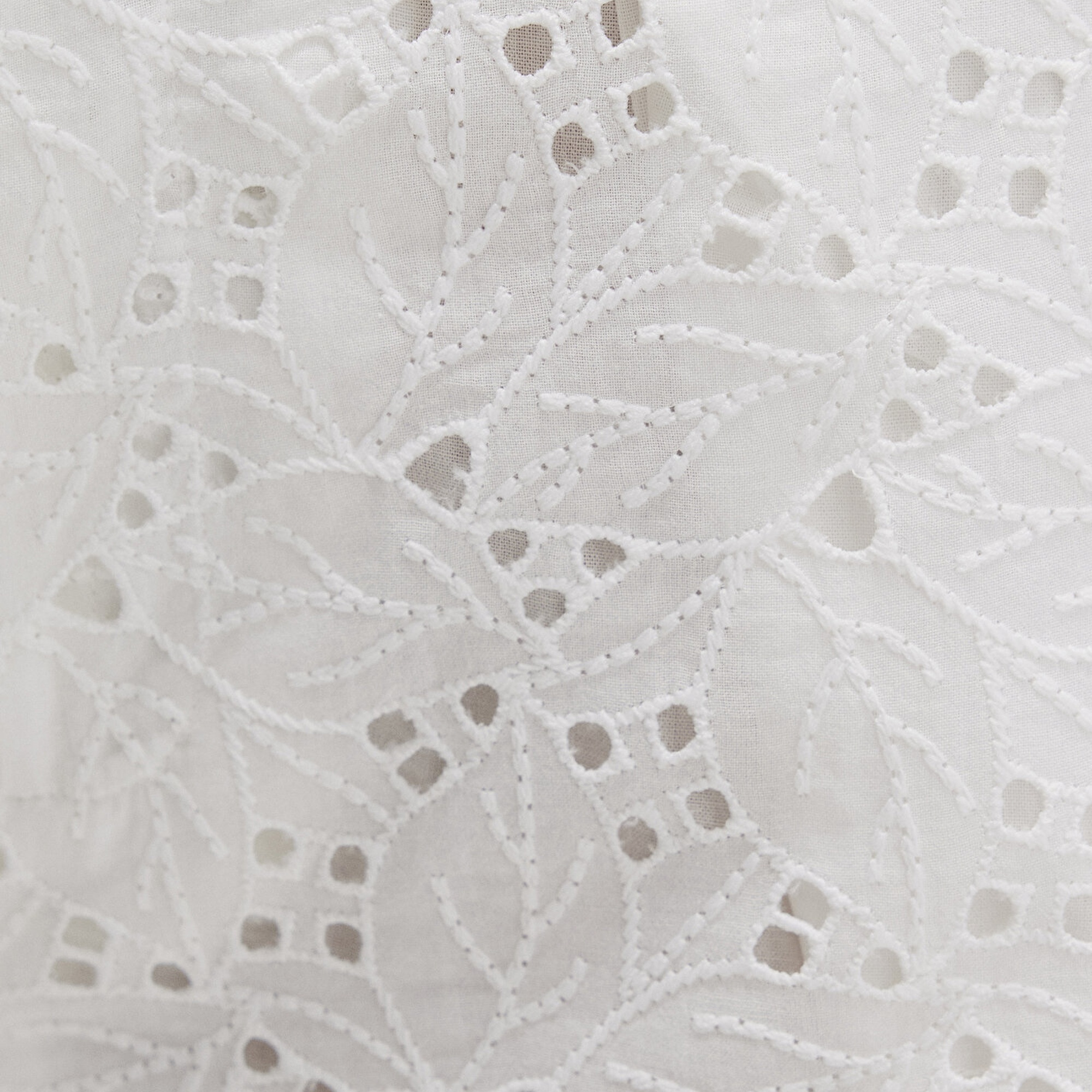 Mavi Fisto İşlemeli Beyaz Şort 1410236-70057