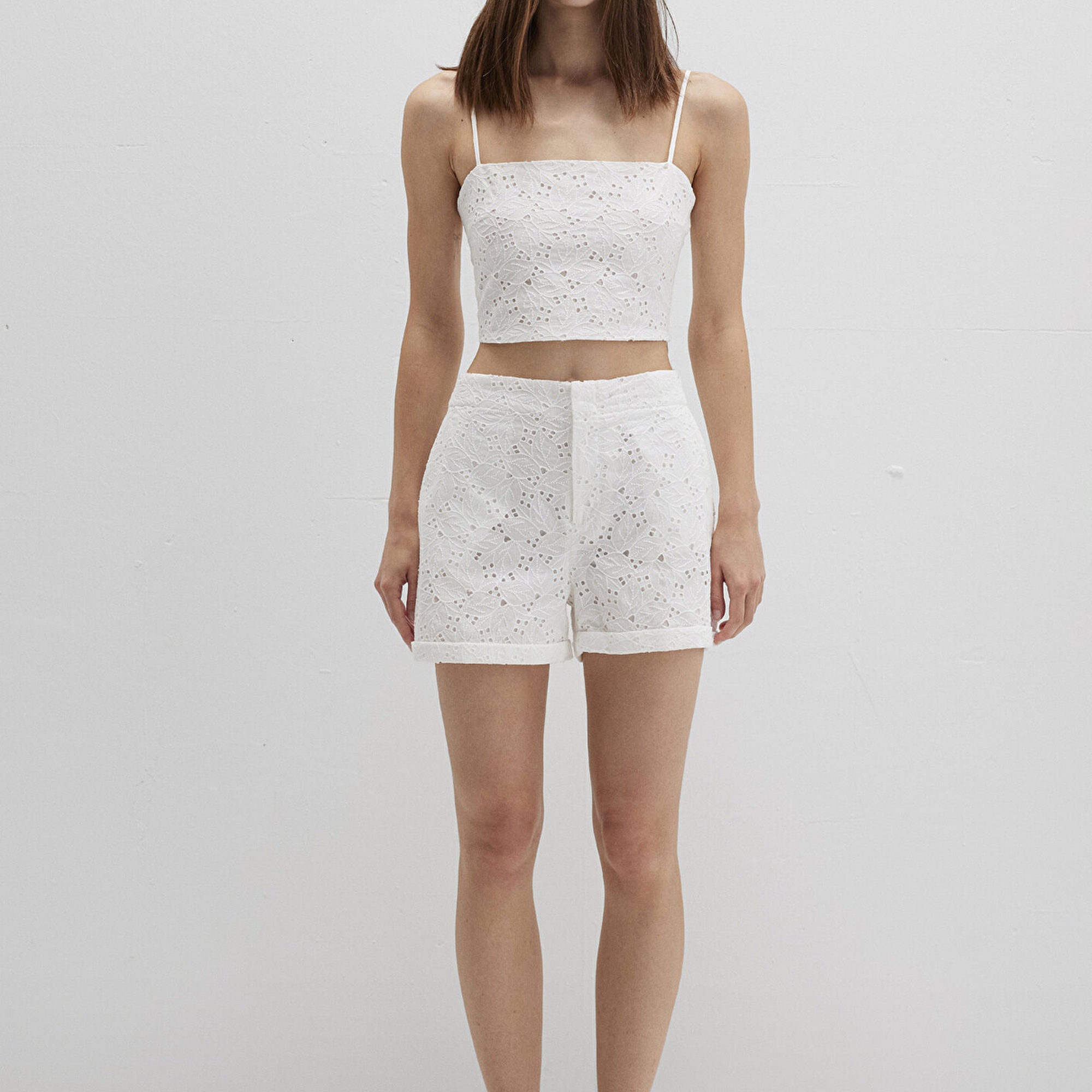 Mavi Fisto İşlemeli Beyaz Şort 1410236-70057