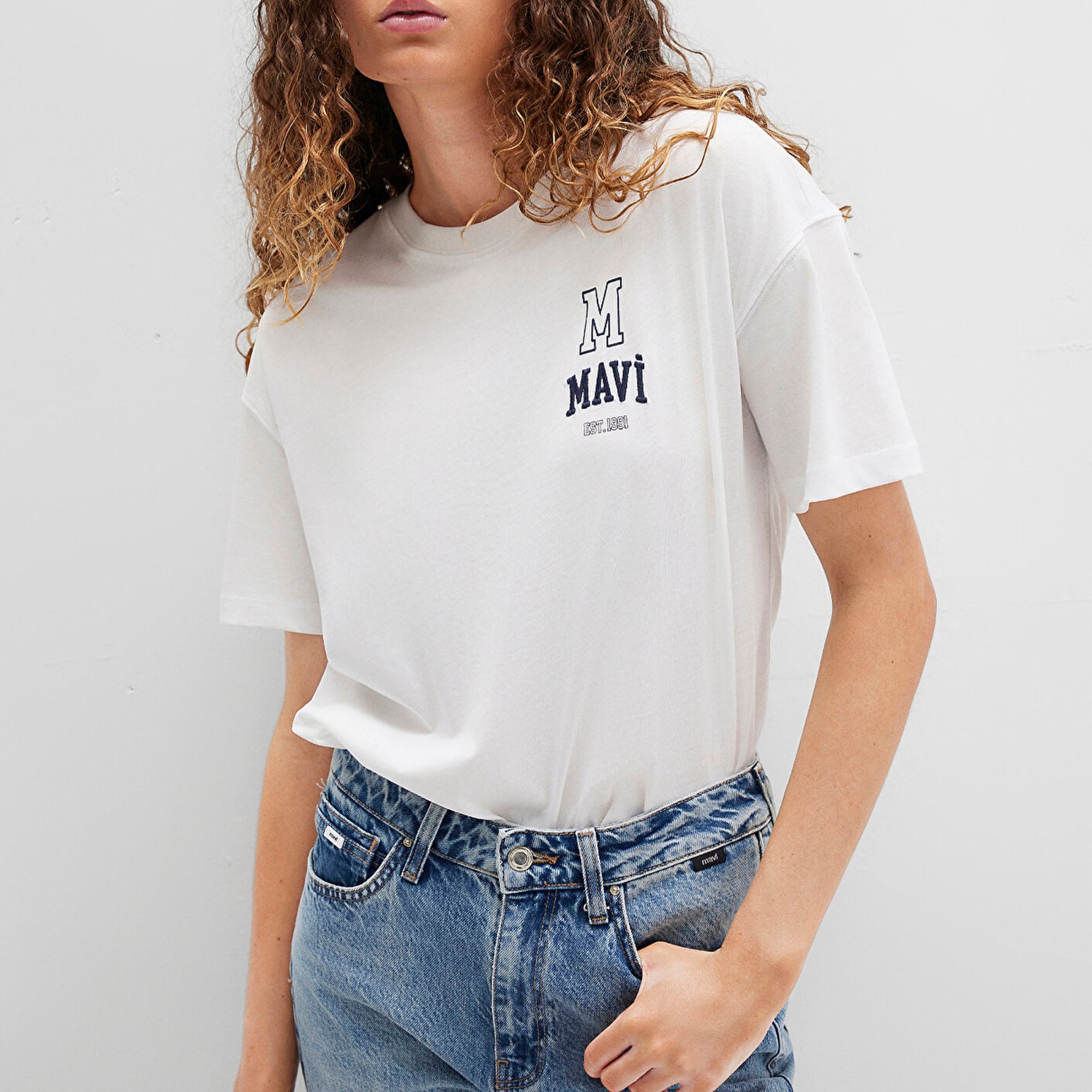 Mavi Mavi Logo Nakışlı Beyaz Tişört Loose Fit / Bol Rahat Kesim 1613467-70057