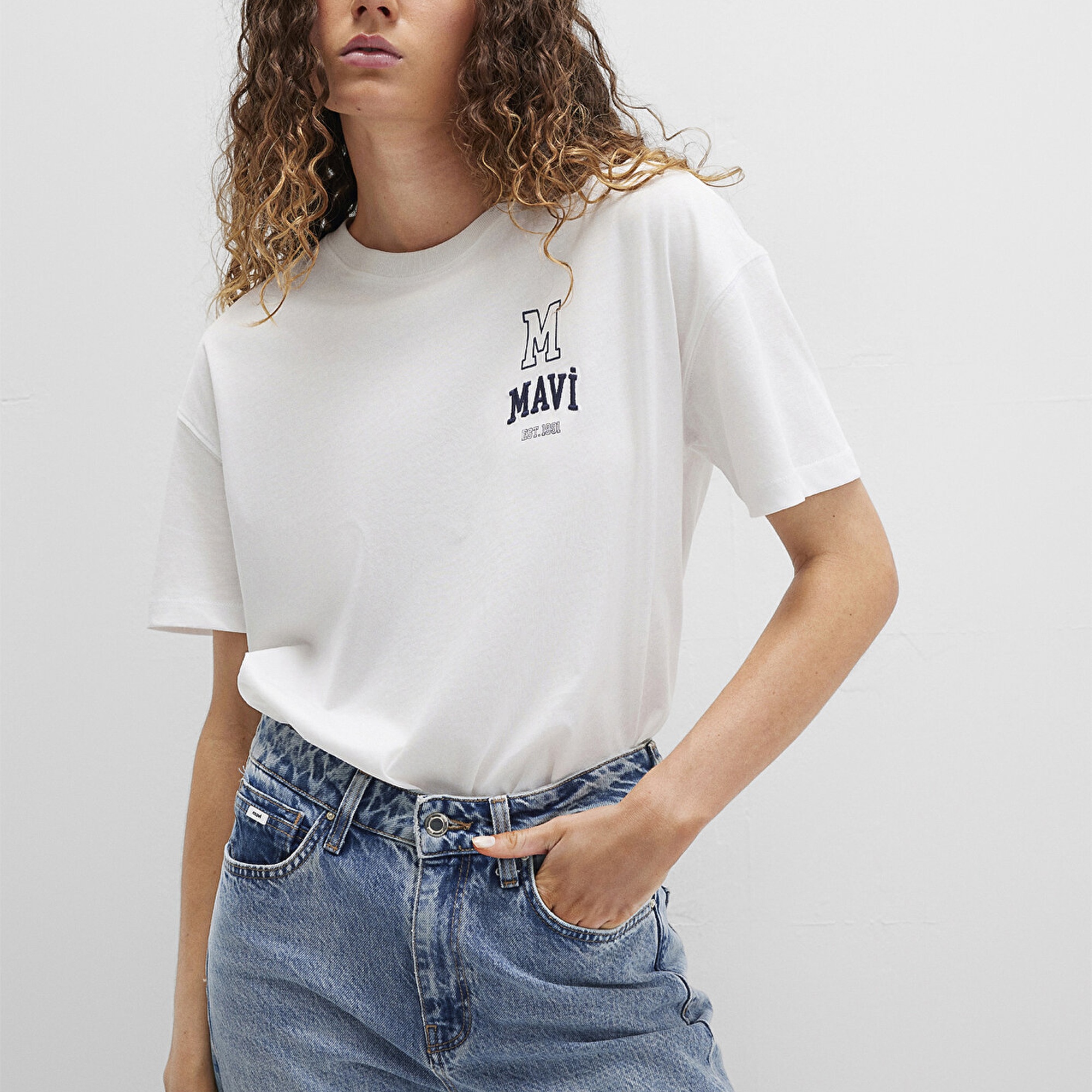 Mavi Mavi Logo Nakışlı Beyaz Tişört Loose Fit / Bol Rahat Kesim 1613467-70057