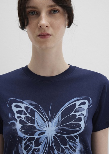  Mavi Kelebek Baskılı Lacivert Tişört Semi Slim Fit / Yarı Dar Kesim 1613456-70497