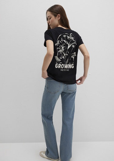  Mavi Çiçek Baskılı Siyah Tişört Semi Slim Fit / Yarı Dar Kesim 1613476-900