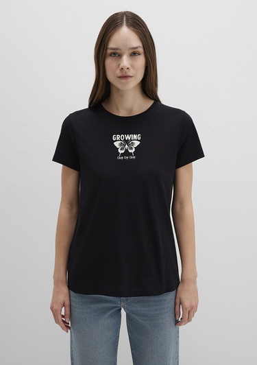  Mavi Çiçek Baskılı Siyah Tişört Semi Slim Fit / Yarı Dar Kesim 1613476-900