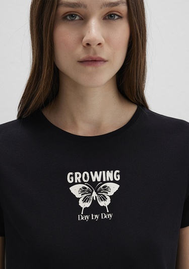  Mavi Çiçek Baskılı Siyah Tişört Semi Slim Fit / Yarı Dar Kesim 1613476-900