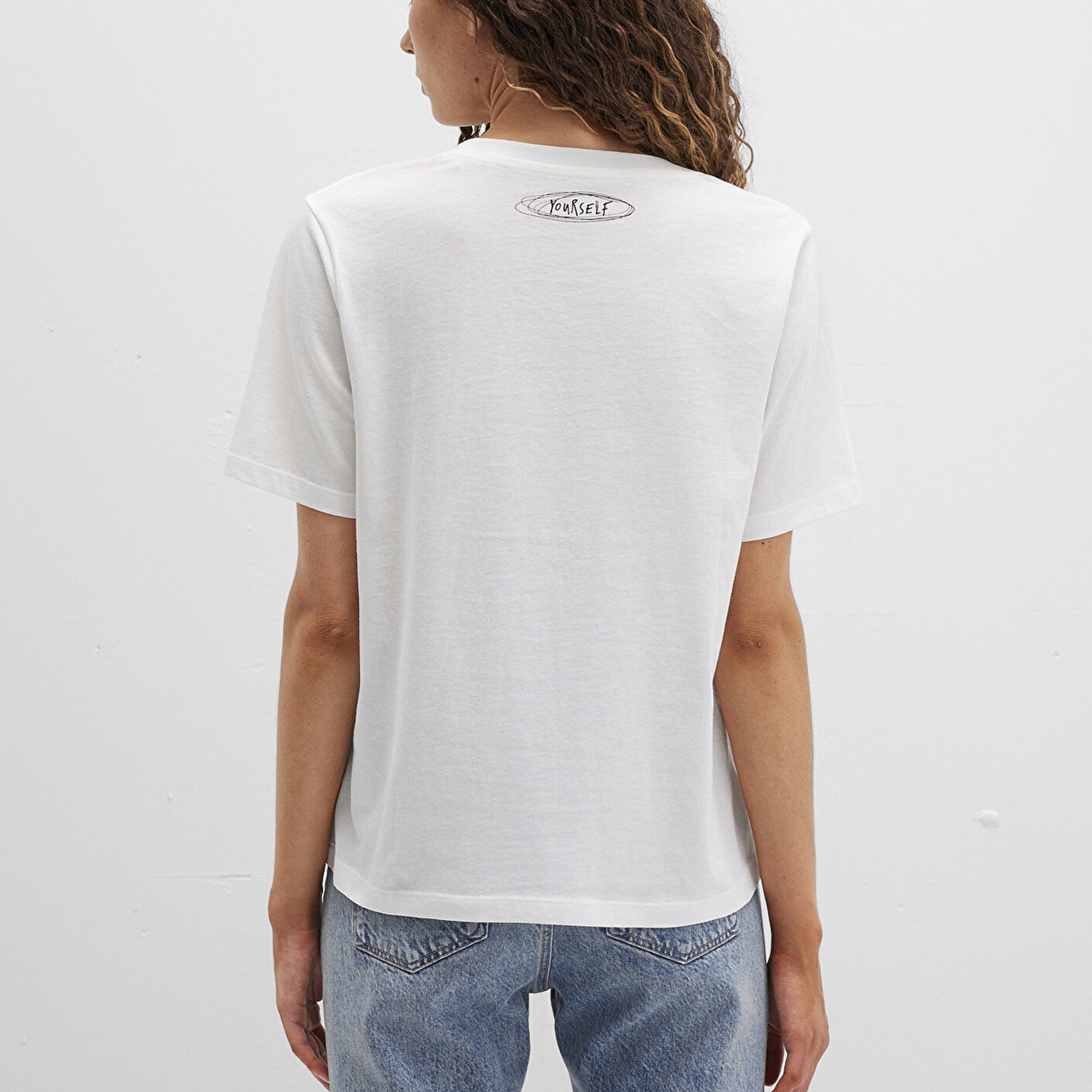 Mavi Baskılı Beyaz Tişört Regular Fit / Normal Kesim 1613485-70057