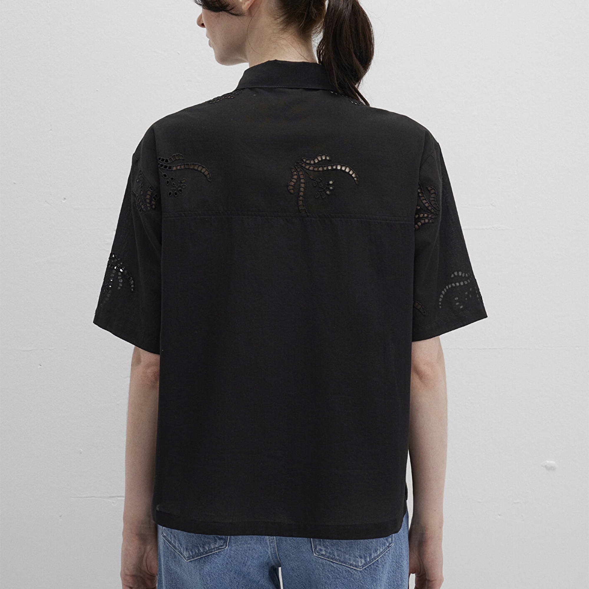 Mavi Brode Detaylı Siyah Gömlek Loose Fit / Bol Rahat Kesim 1211186-900