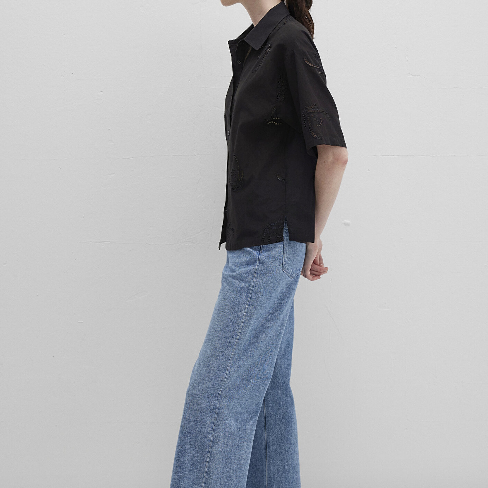 Mavi Brode Detaylı Siyah Gömlek Loose Fit / Bol Rahat Kesim 1211186-900