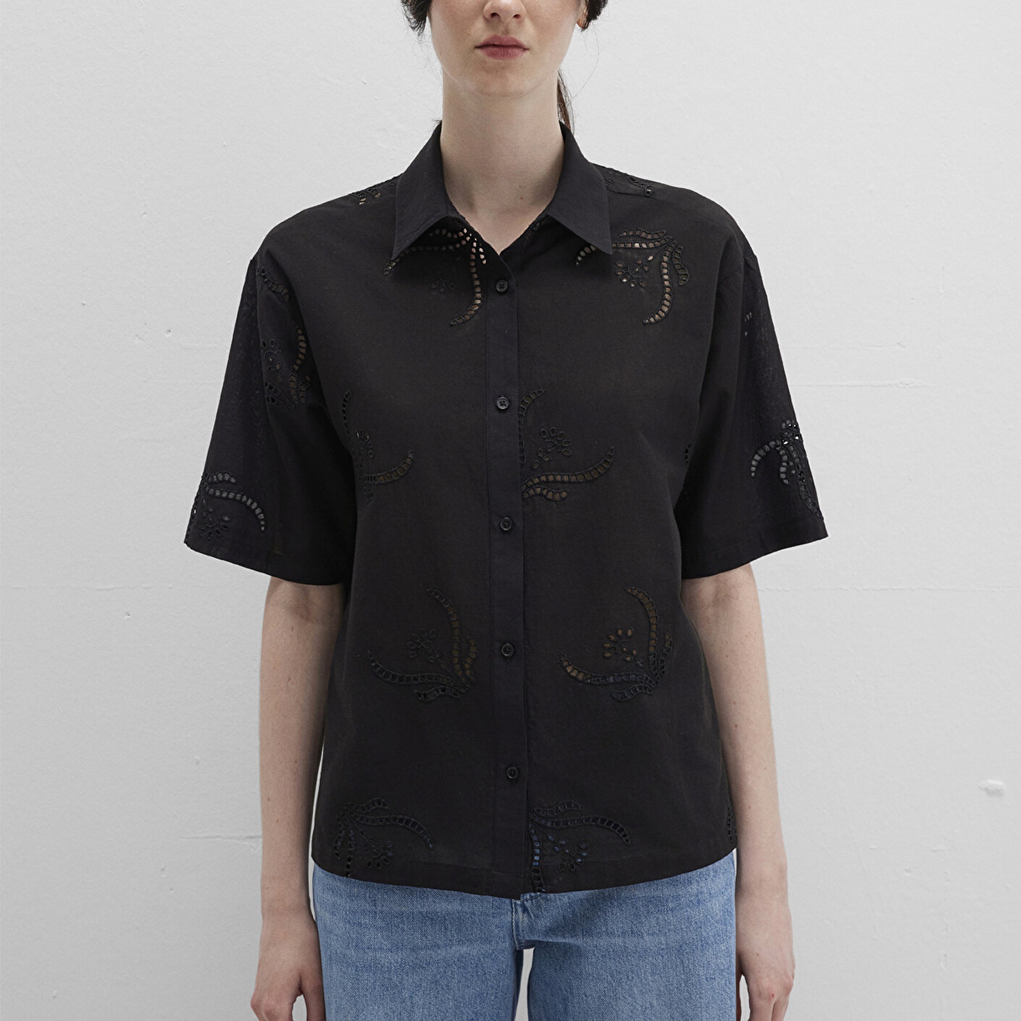 Mavi Brode Detaylı Siyah Gömlek Loose Fit / Bol Rahat Kesim 1211186-900