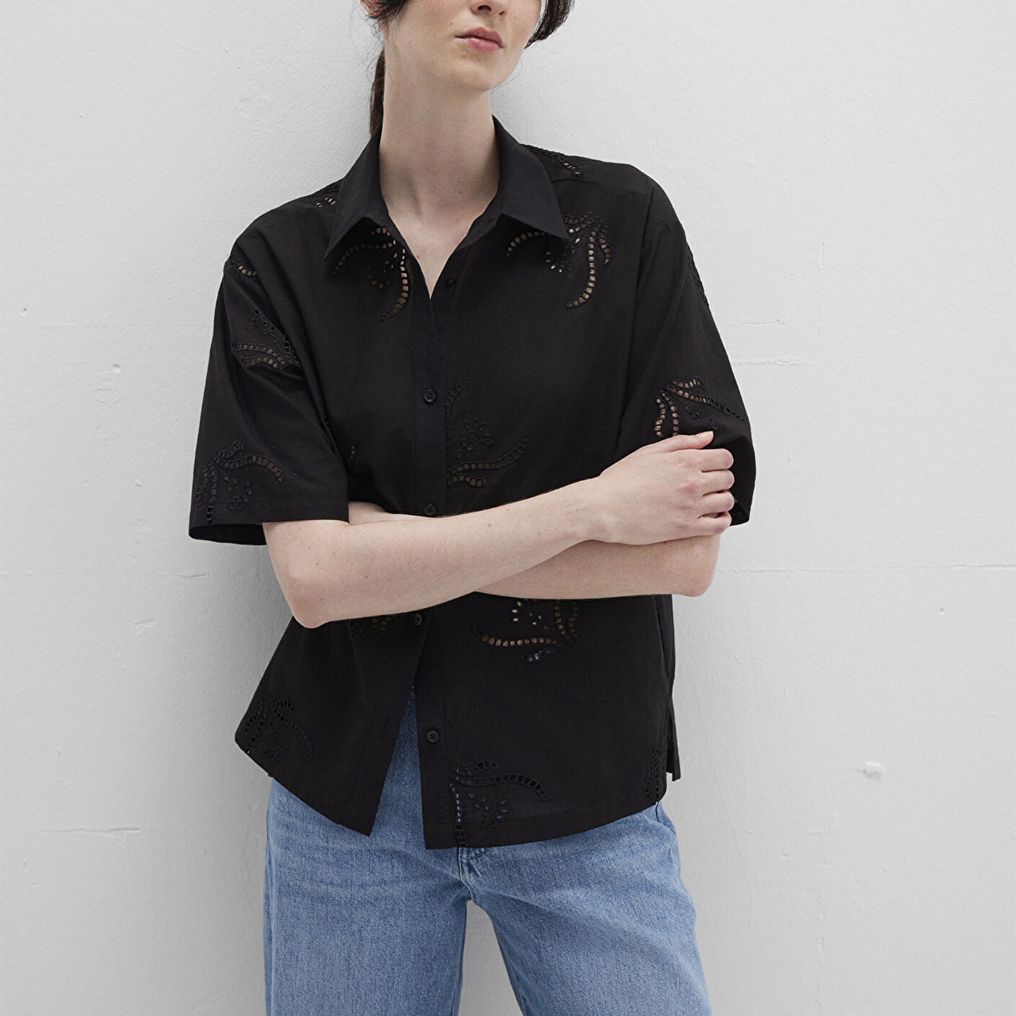 Mavi Brode Detaylı Siyah Gömlek Loose Fit / Bol Rahat Kesim 1211186-900