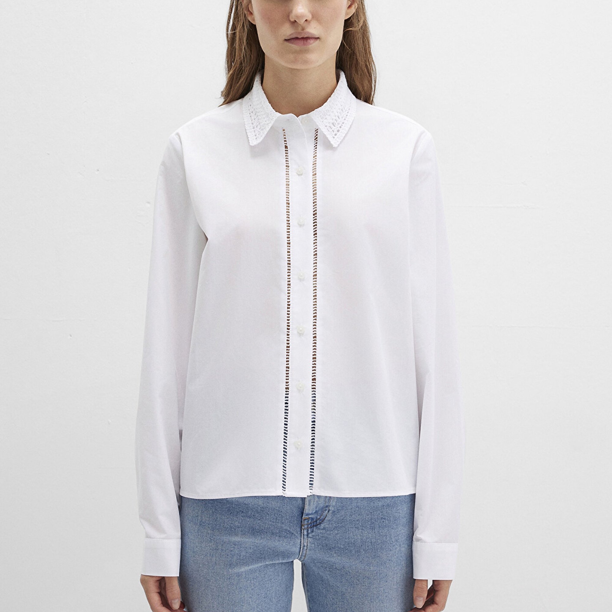 Mavi Nakışlı Şerit Detaylı Beyaz Gömlek Regular Fit / Normal Kesim 1211174-70057