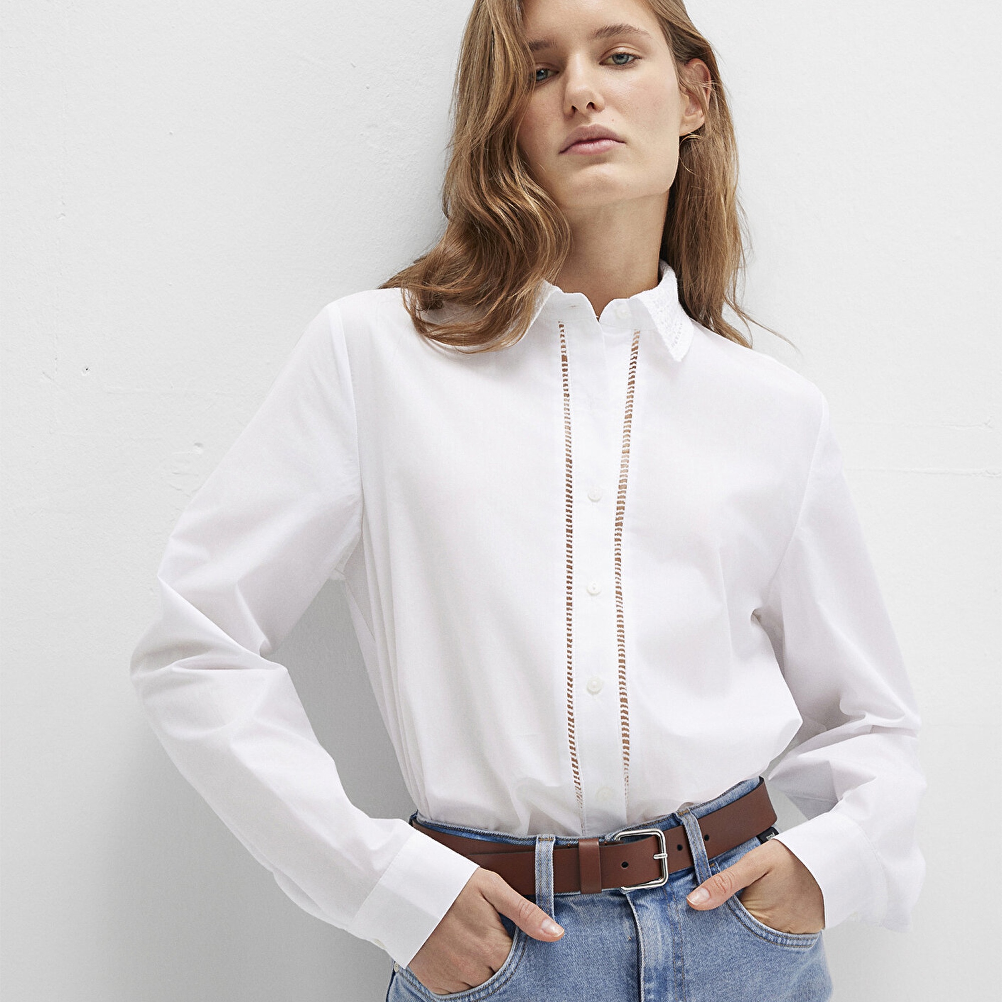 Mavi Nakışlı Şerit Detaylı Beyaz Gömlek Regular Fit / Normal Kesim 1211174-70057