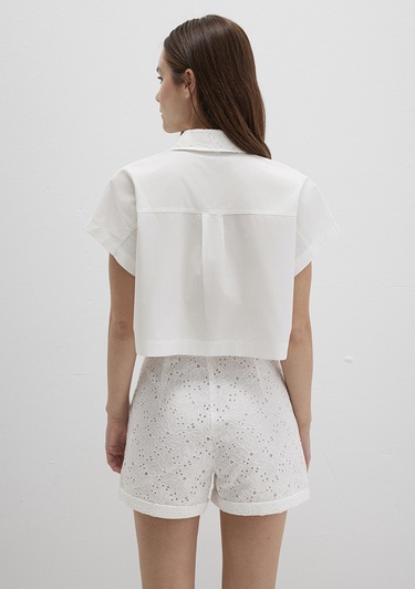  Mavi Yaka Detaylı Crop Beyaz Gömlek Crop / Kısa Kesim 1211170-70057