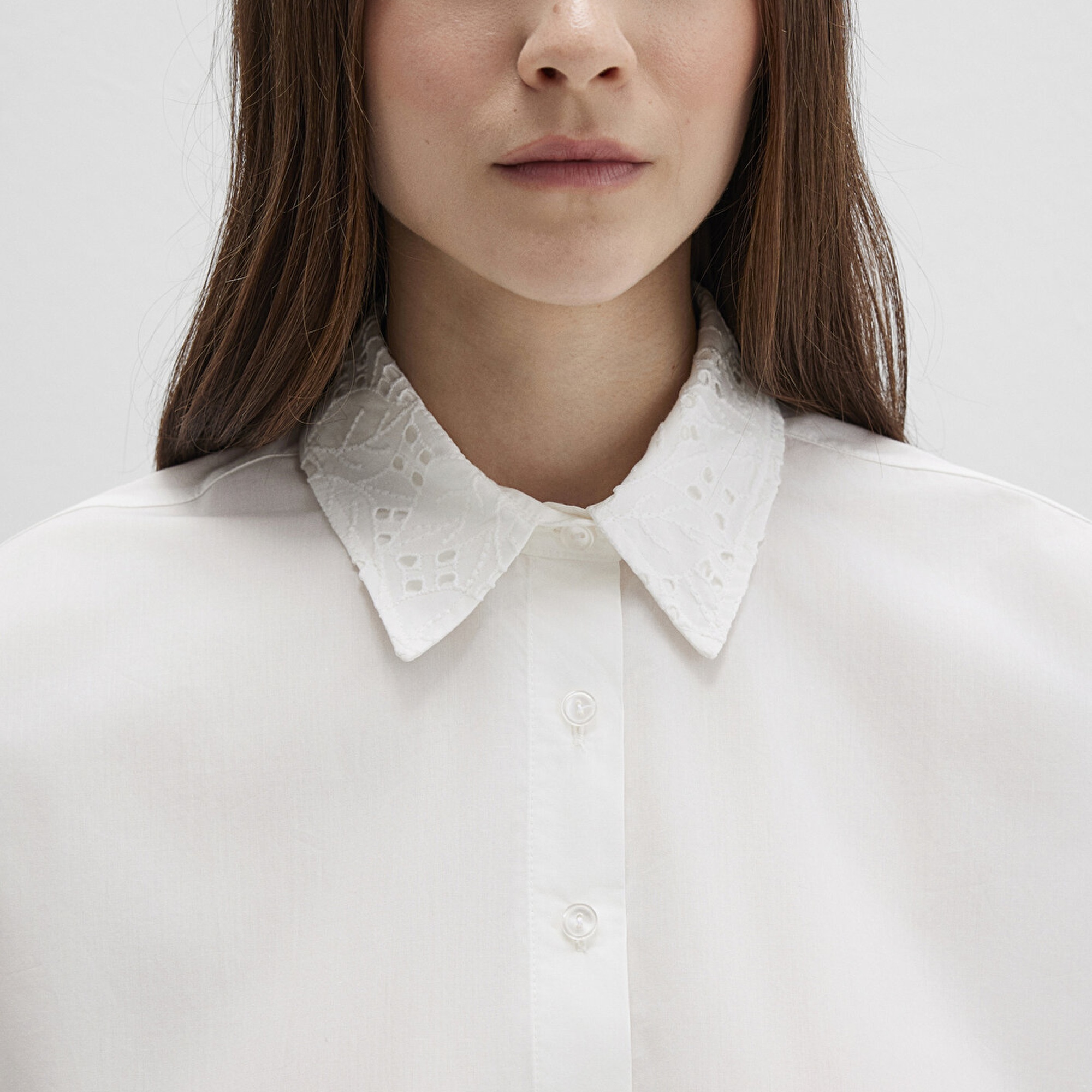 Mavi Yaka Detaylı Crop Beyaz Gömlek Crop / Kısa Kesim 1211170-70057