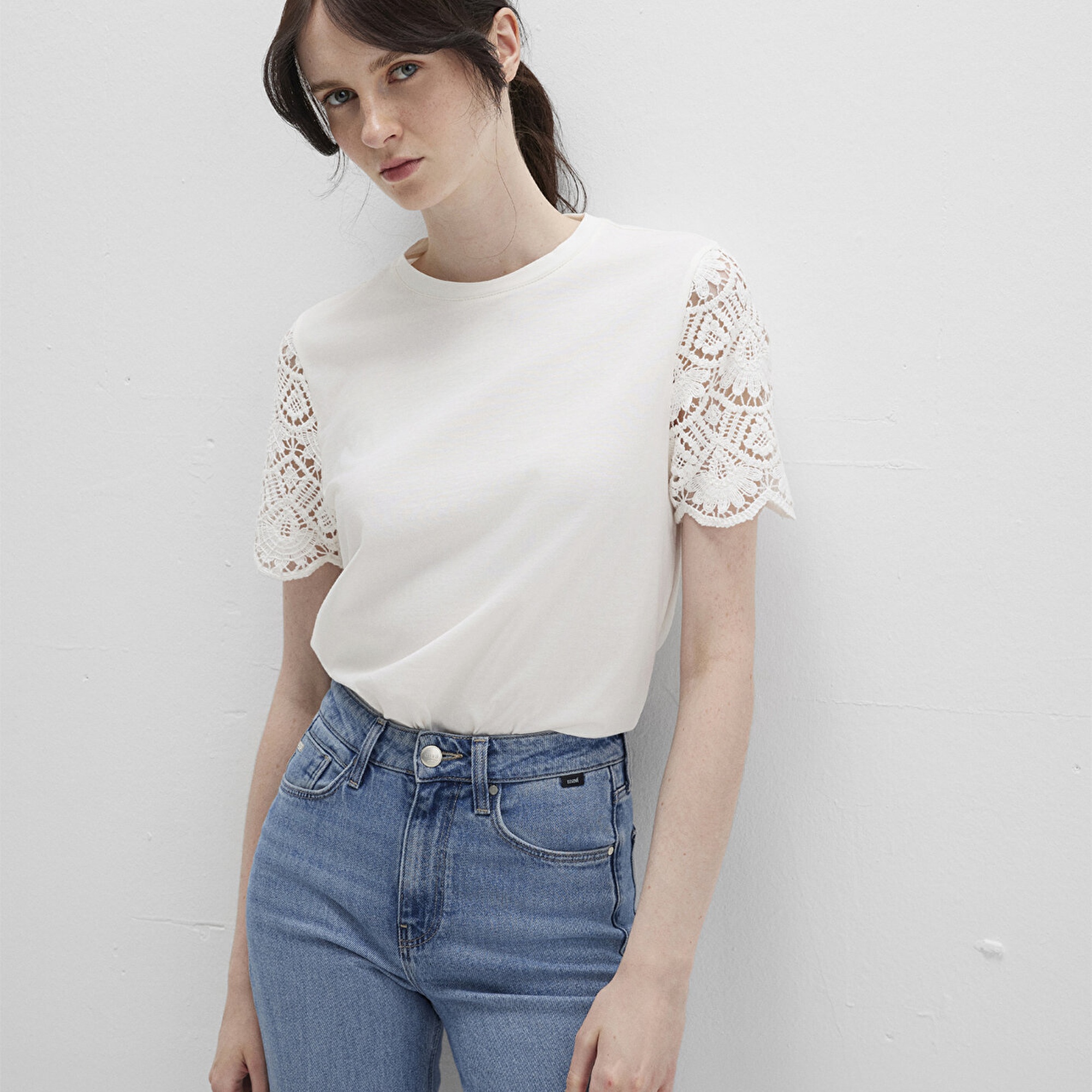 Mavi Dantel Detaylı Ekru Tişört Regular Fit / Normal Kesim 1613515-70057
