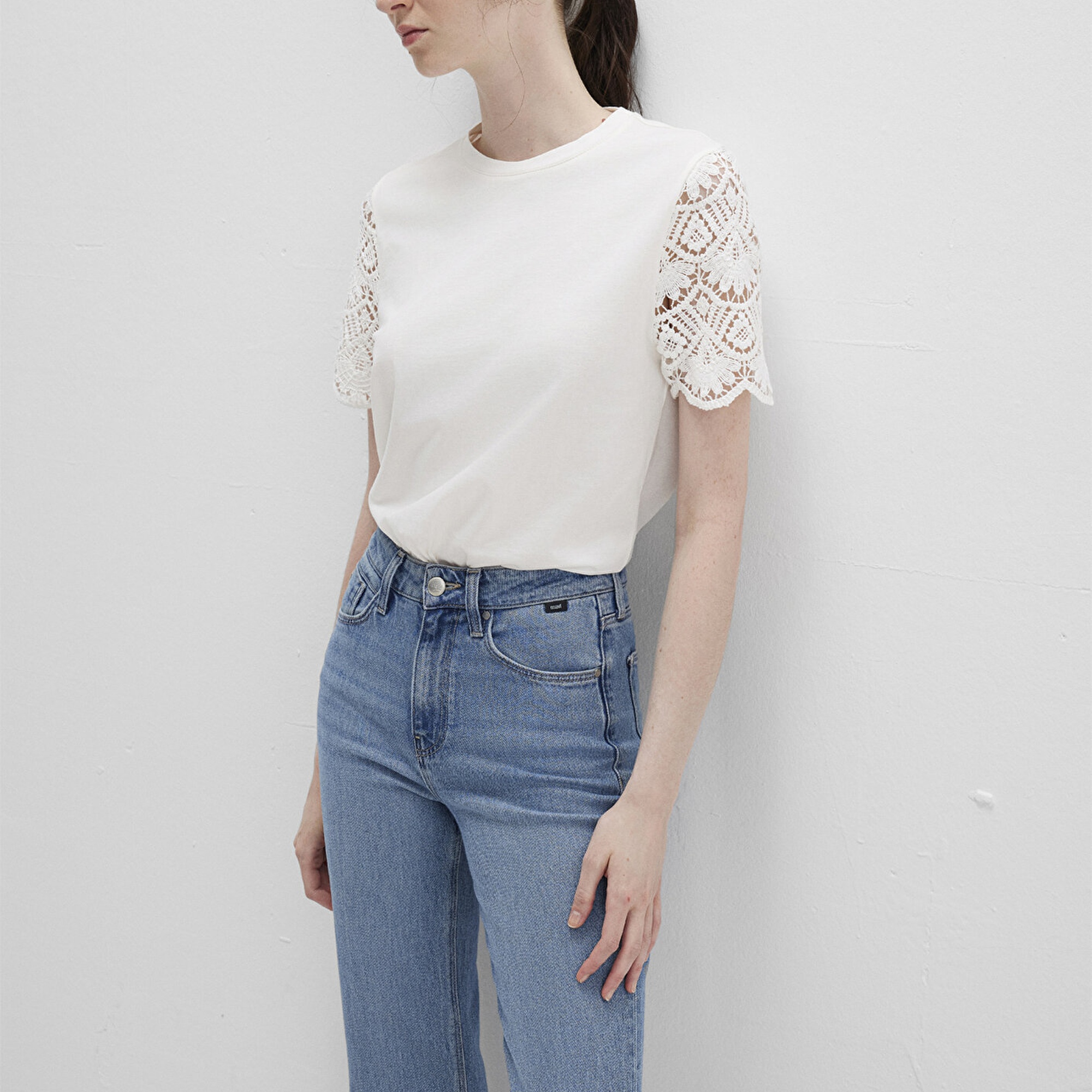 Mavi Dantel Detaylı Ekru Tişört Regular Fit / Normal Kesim 1613515-70057
