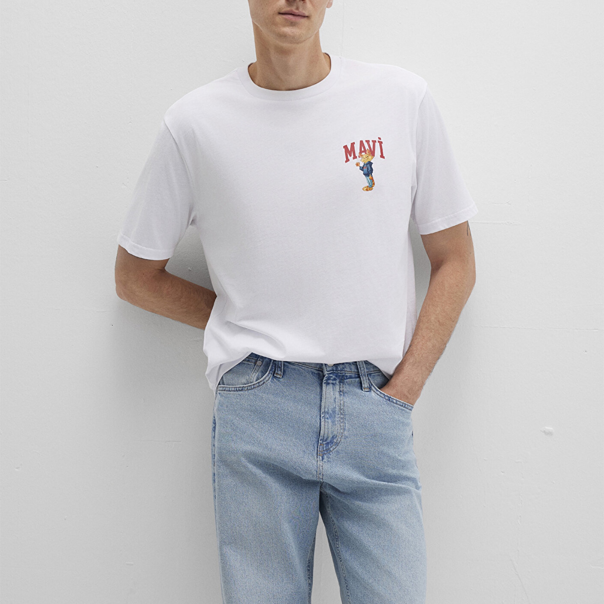 Mavi Mavi Kedi Baskılı Beyaz Tişört Loose Fit / Bol Rahat Kesim 0612861-620