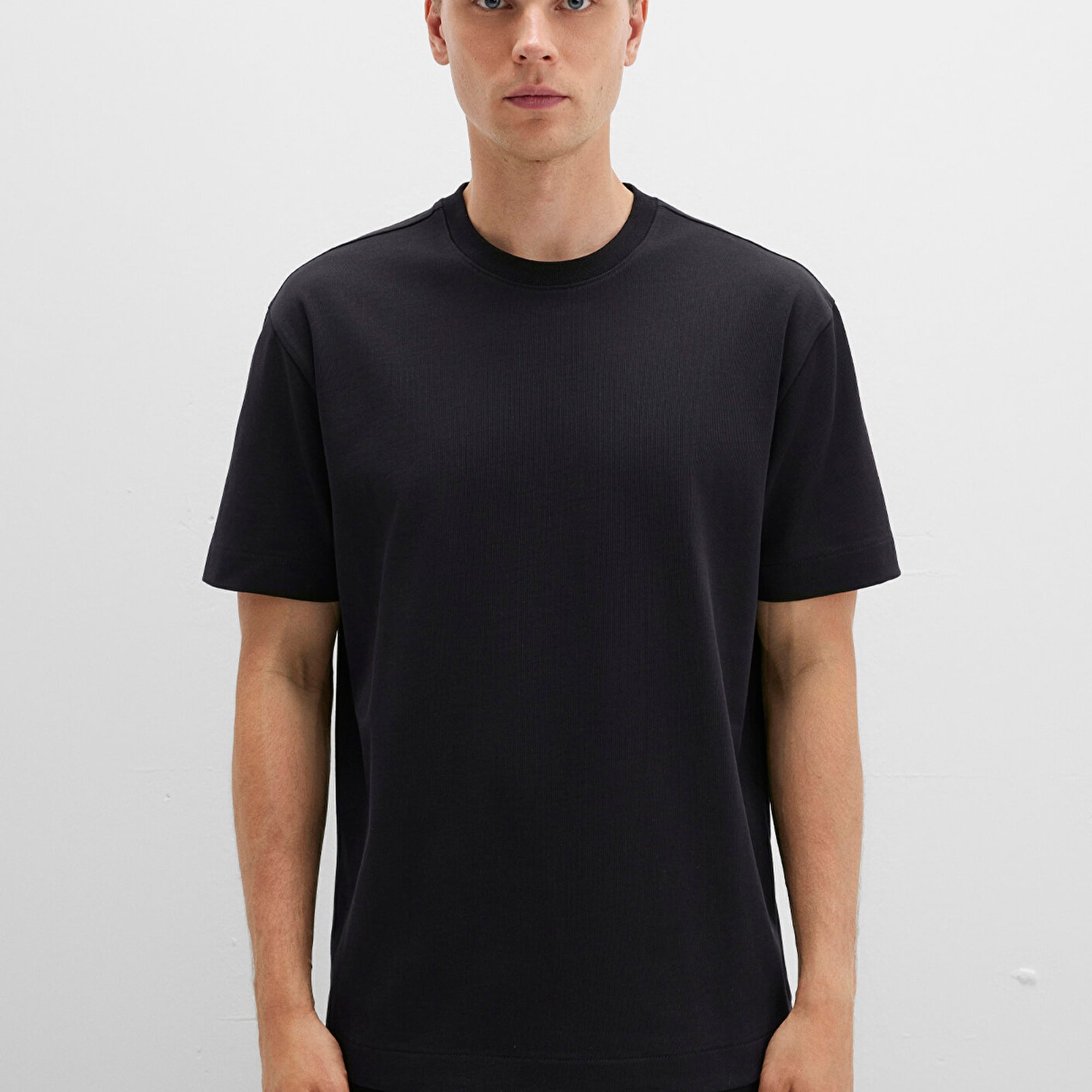 Mavi Bisiklet Yaka Siyah Basic Tişört Loose Fit / Bol Rahat Kesim 0612864-900