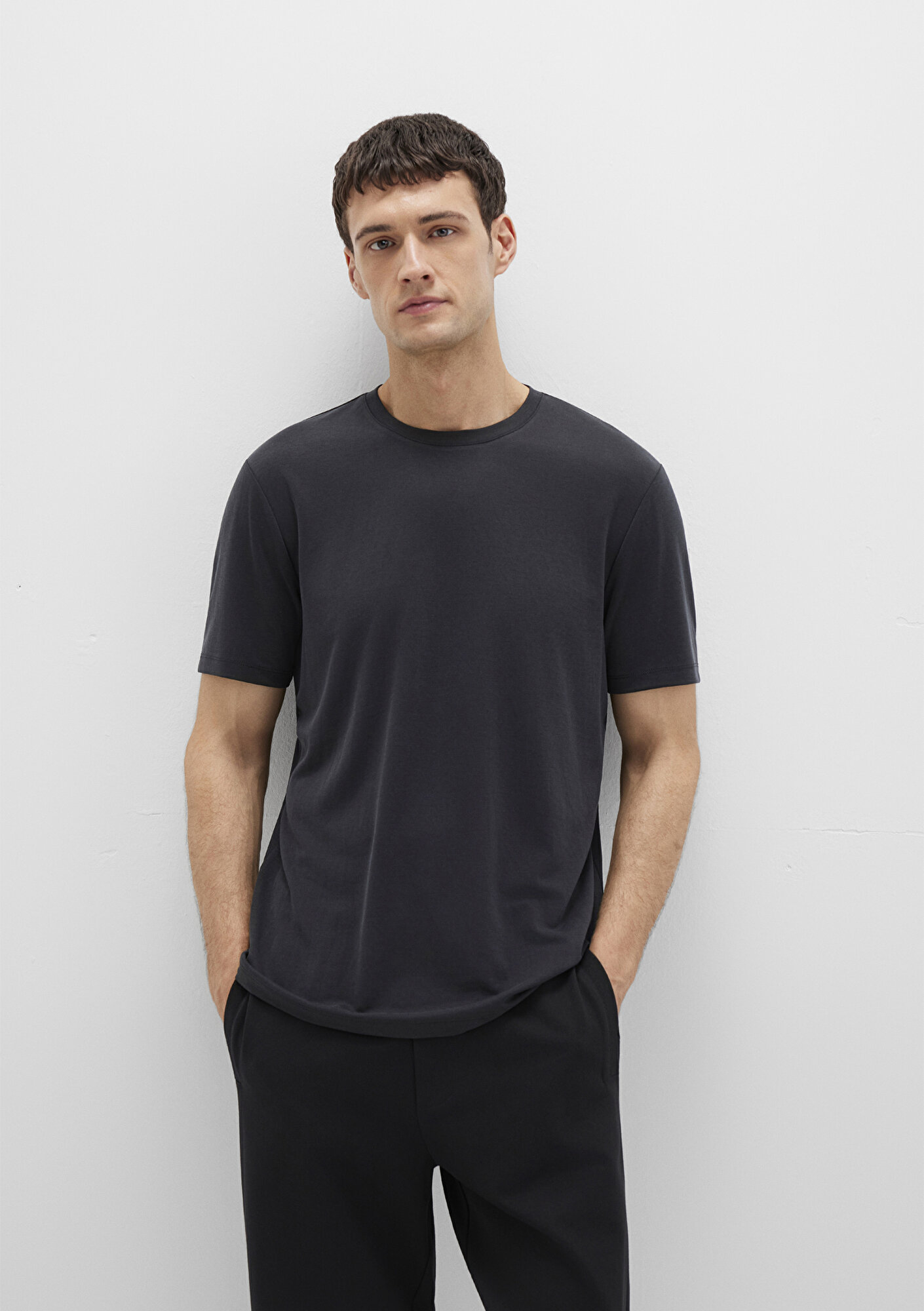  Mavi Bisiklet Yaka Siyah Basic Tişört Regular Fit / Normal Kesim 0612865-900