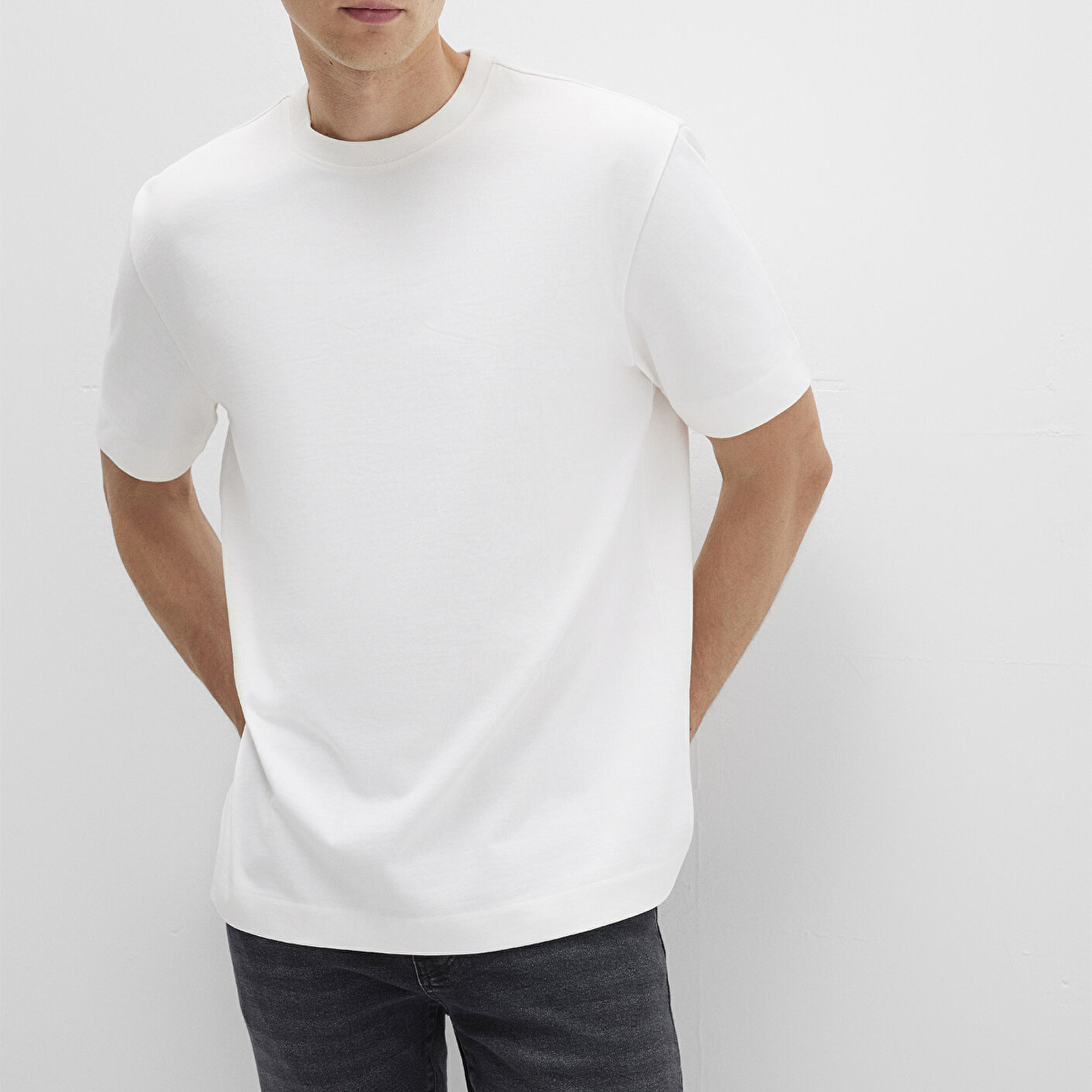 Mavi Bisiklet Yaka Ekru Basic Tişört Loose Fit / Bol Rahat Kesim 0612864-70057