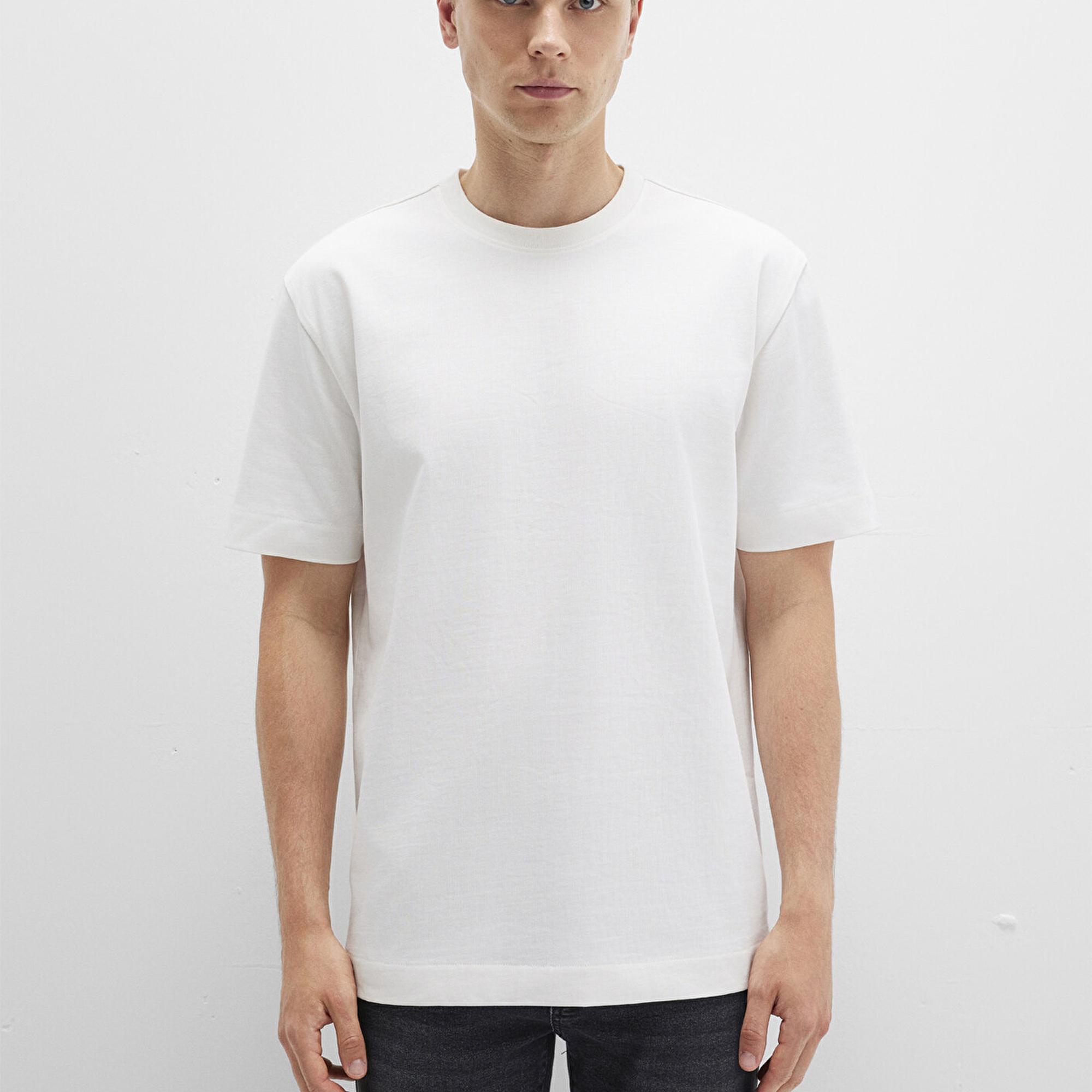 Mavi Bisiklet Yaka Ekru Basic Tişört Loose Fit / Bol Rahat Kesim 0612864-70057