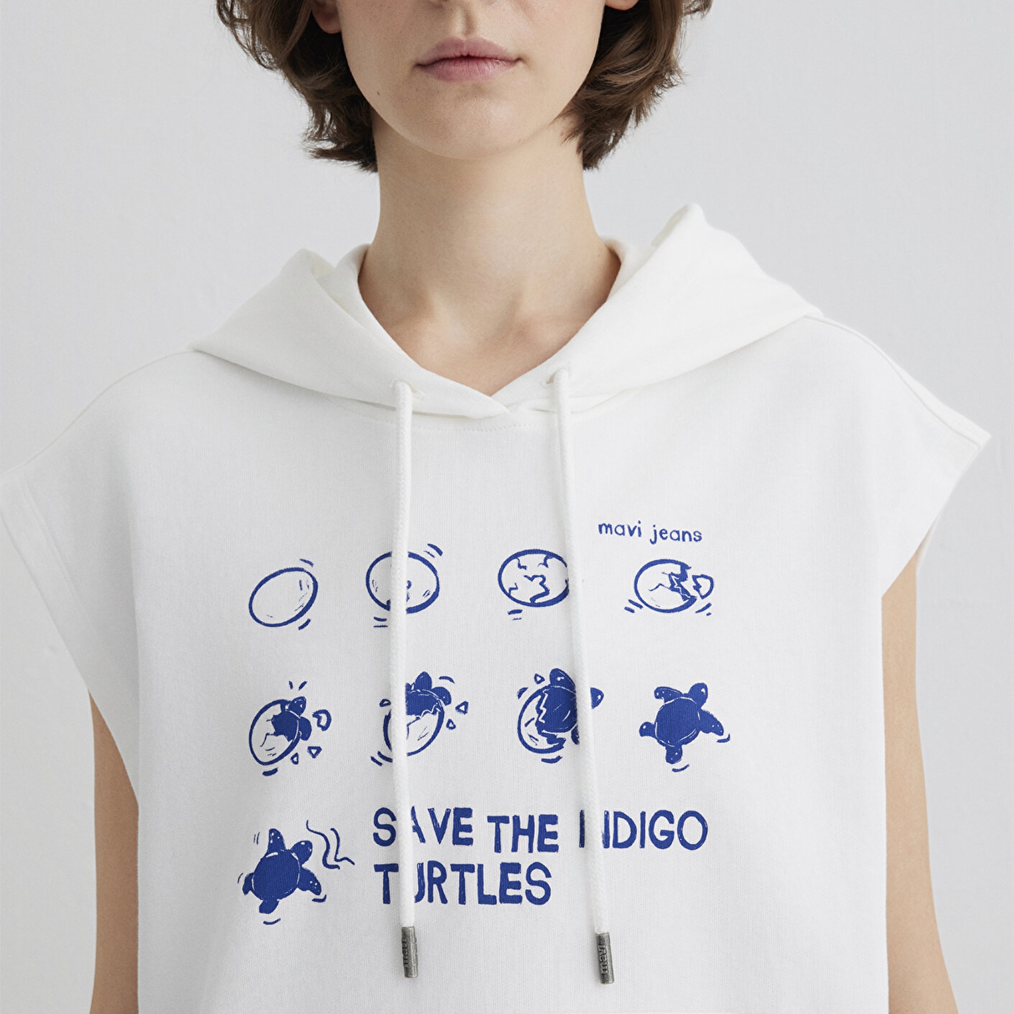 Mavi İndigo Turtles Baskılı Kapüşonlu Ekru Sweatshirt 1S10383-70057