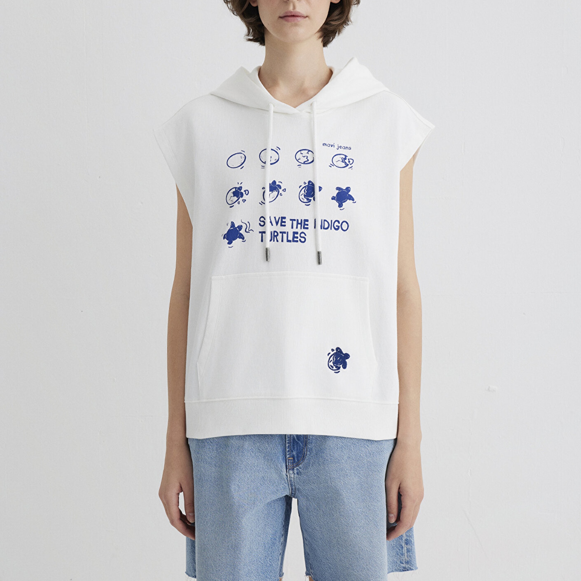 Mavi İndigo Turtles Baskılı Kapüşonlu Ekru Sweatshirt 1S10383-70057