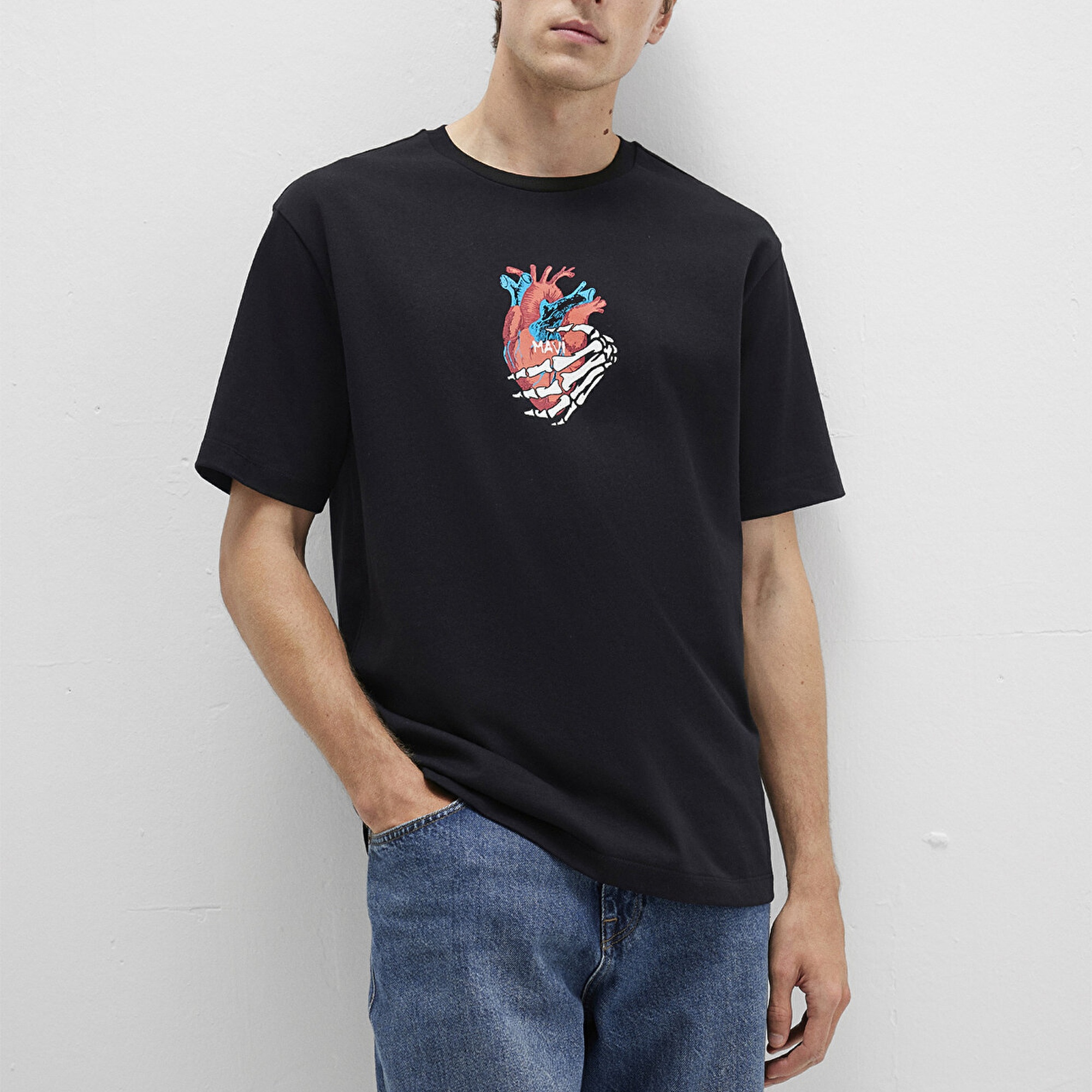 Mavi Sırt Baskılı Siyah Tişört Loose Fit / Bol Rahat Kesim 0612931-900