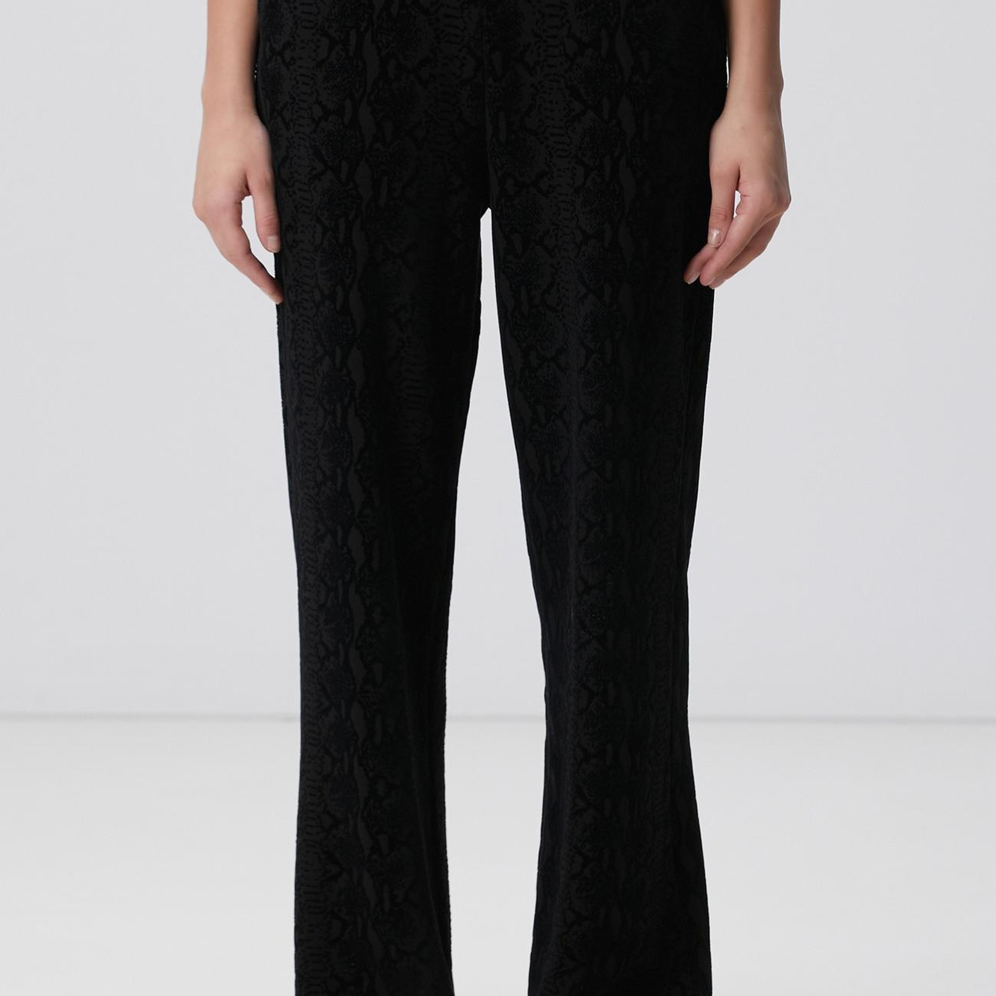 Network Kadın Siyah Baskılı Eşofman