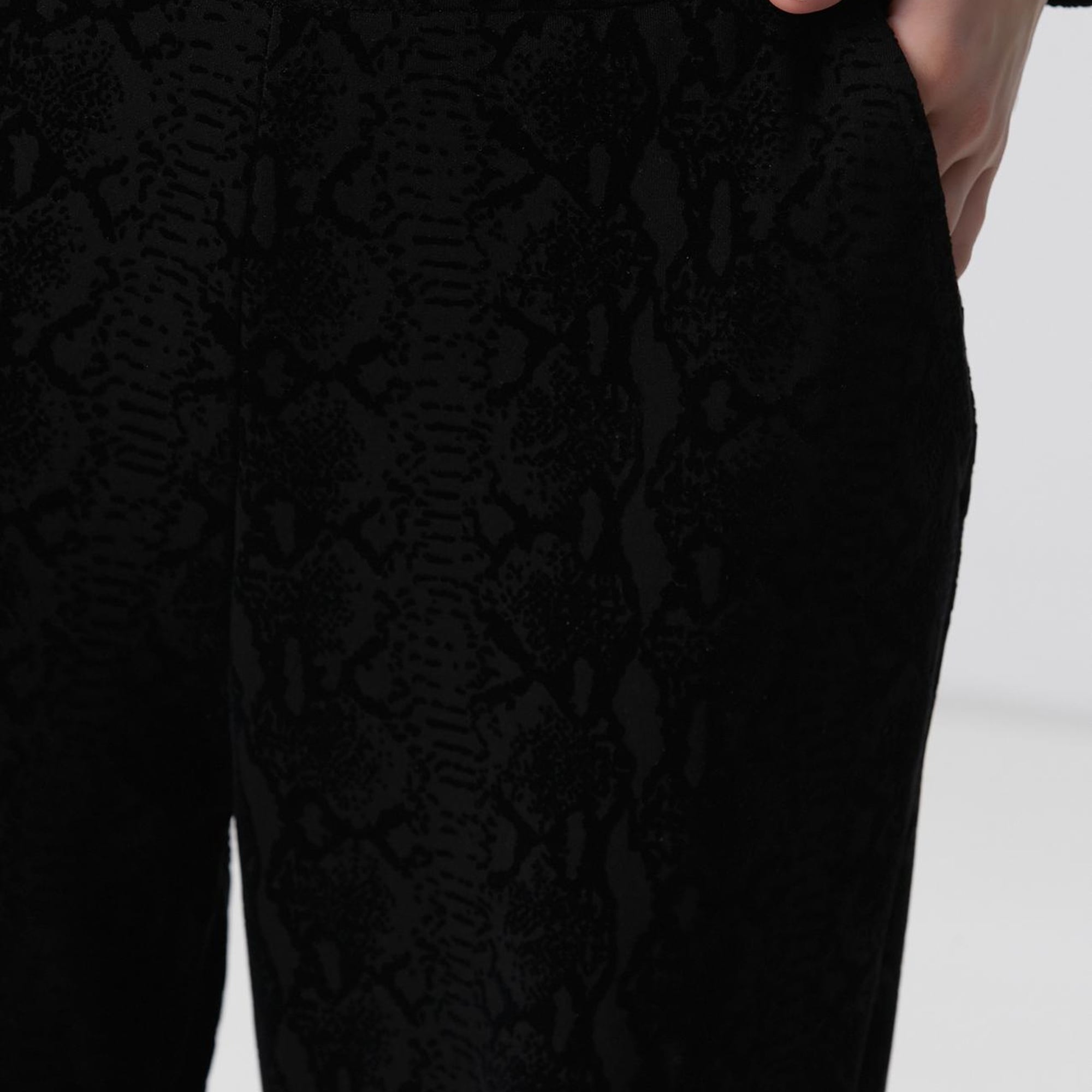 Network Kadın Siyah Baskılı Eşofman